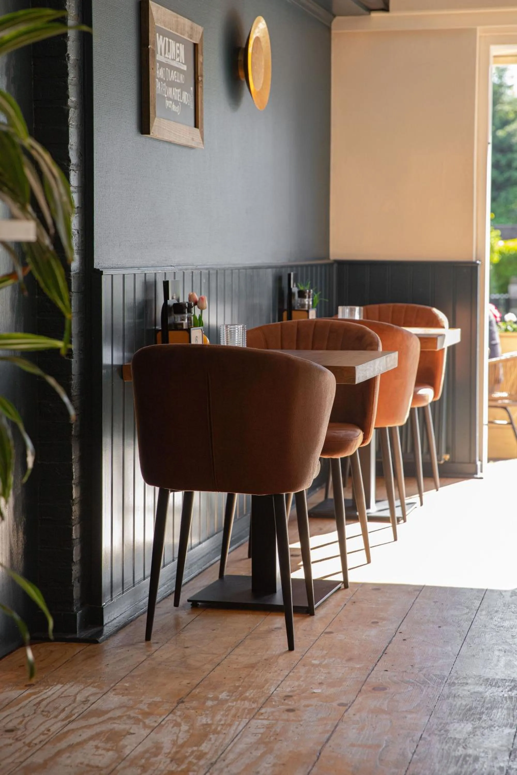 Restaurant/places to eat in Hotel-Restaurant De Walvisvaarder