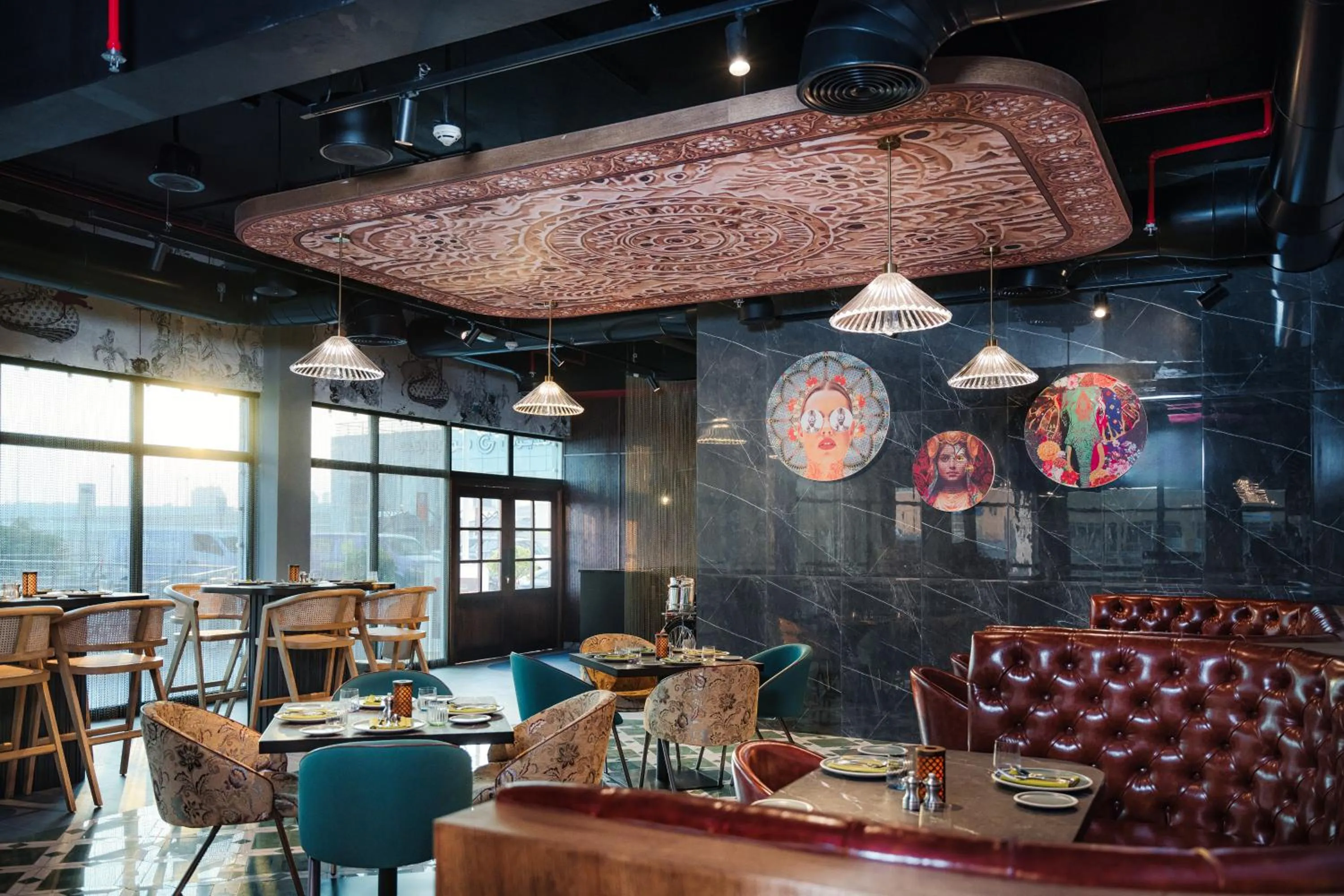 Restaurant/places to eat in Mövenpick Hotel Jumeirah Lakes Towers Dubai