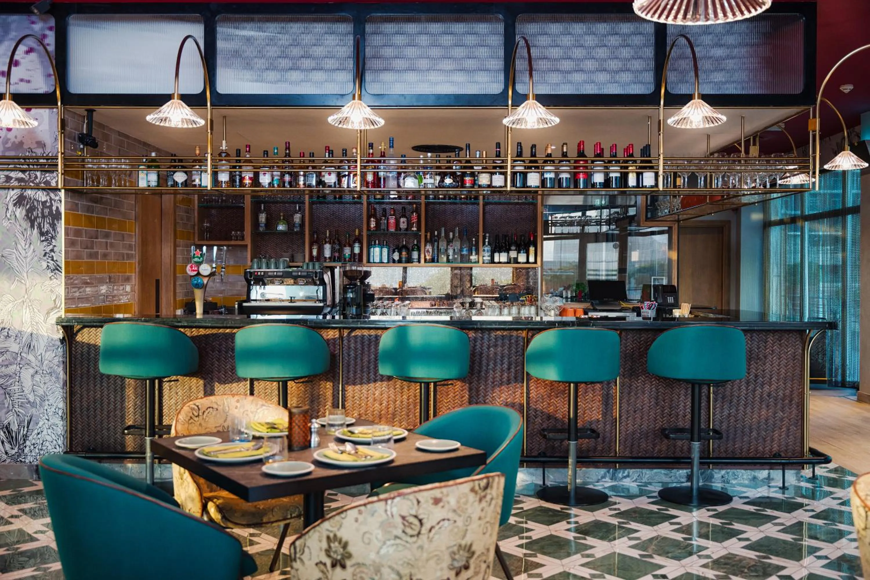 Restaurant/places to eat in Mövenpick Hotel Jumeirah Lakes Towers Dubai