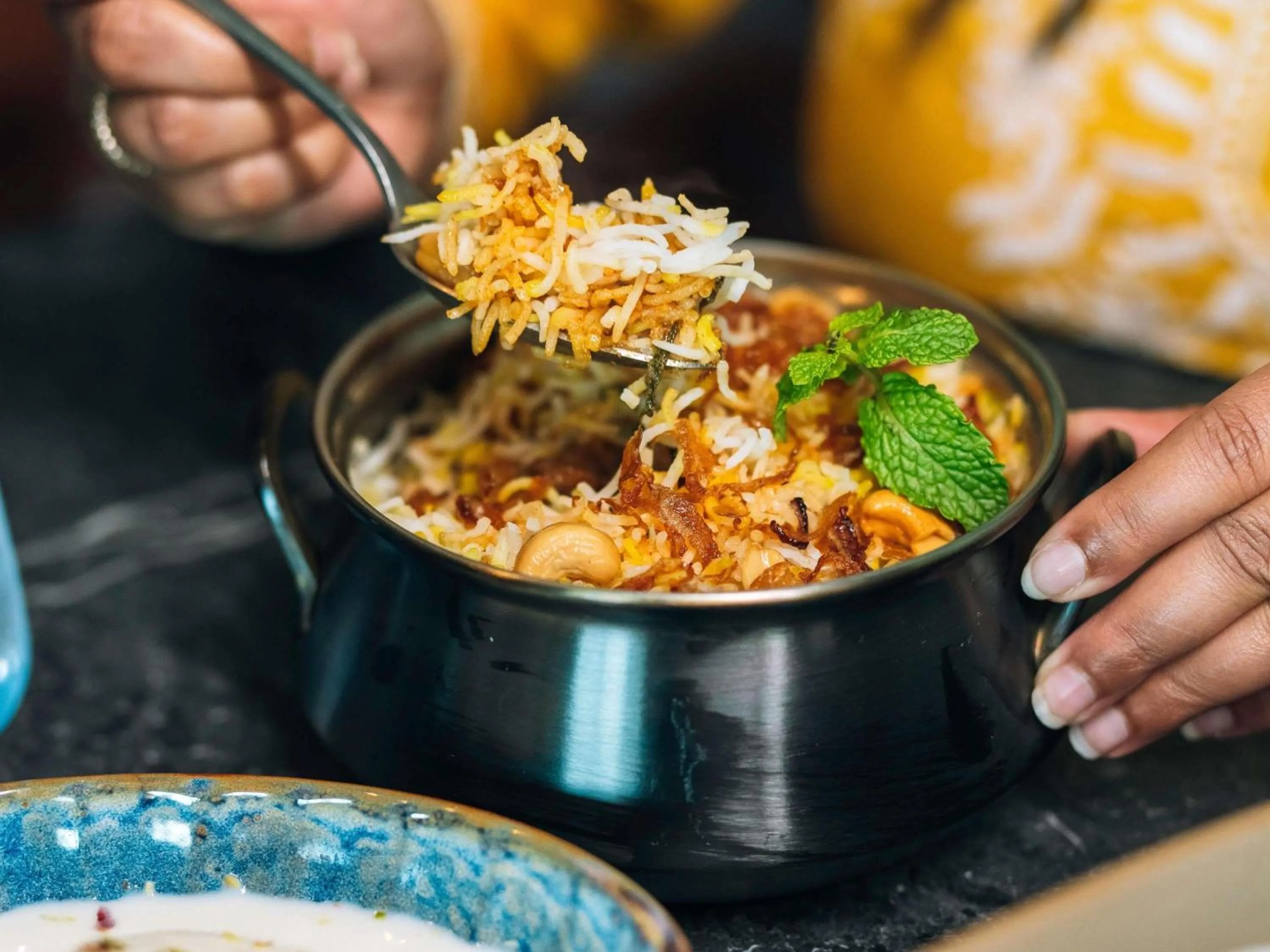 Restaurant/places to eat in Mövenpick Hotel Jumeirah Lakes Towers Dubai