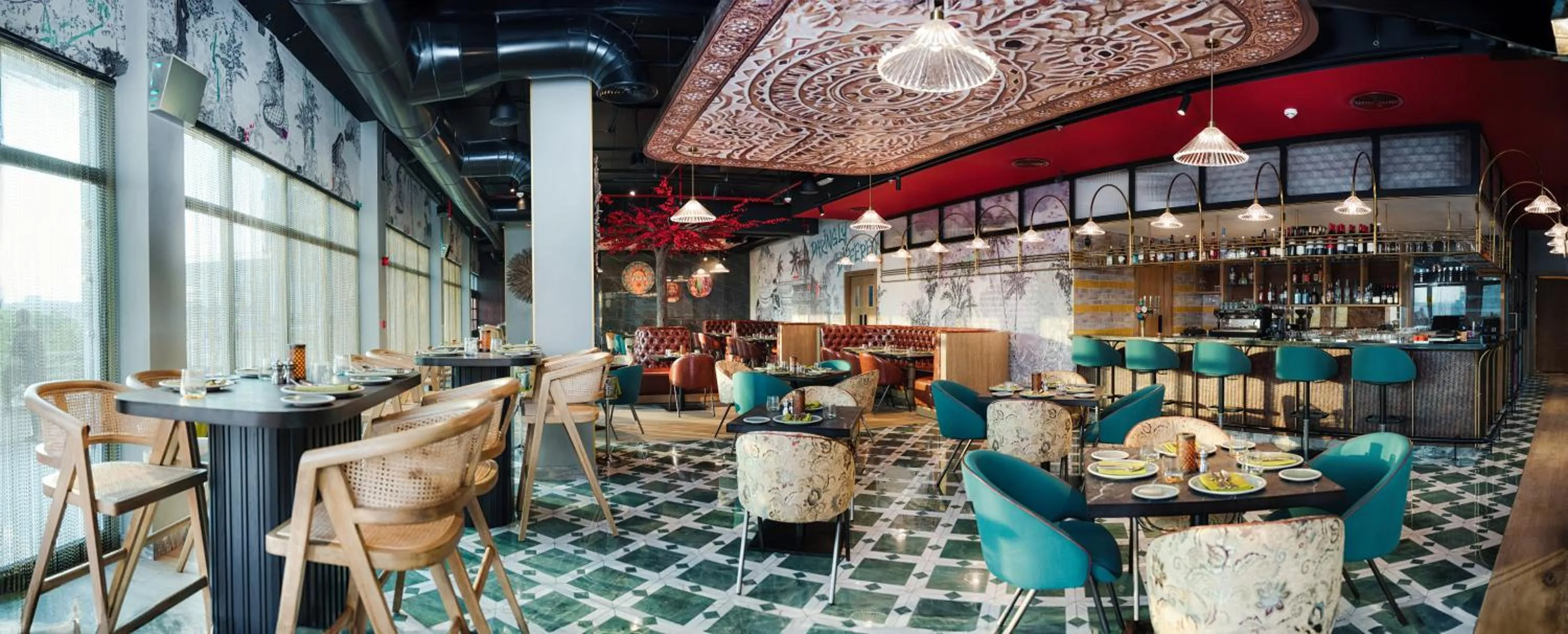 Restaurant/places to eat in Mövenpick Hotel Jumeirah Lakes Towers Dubai