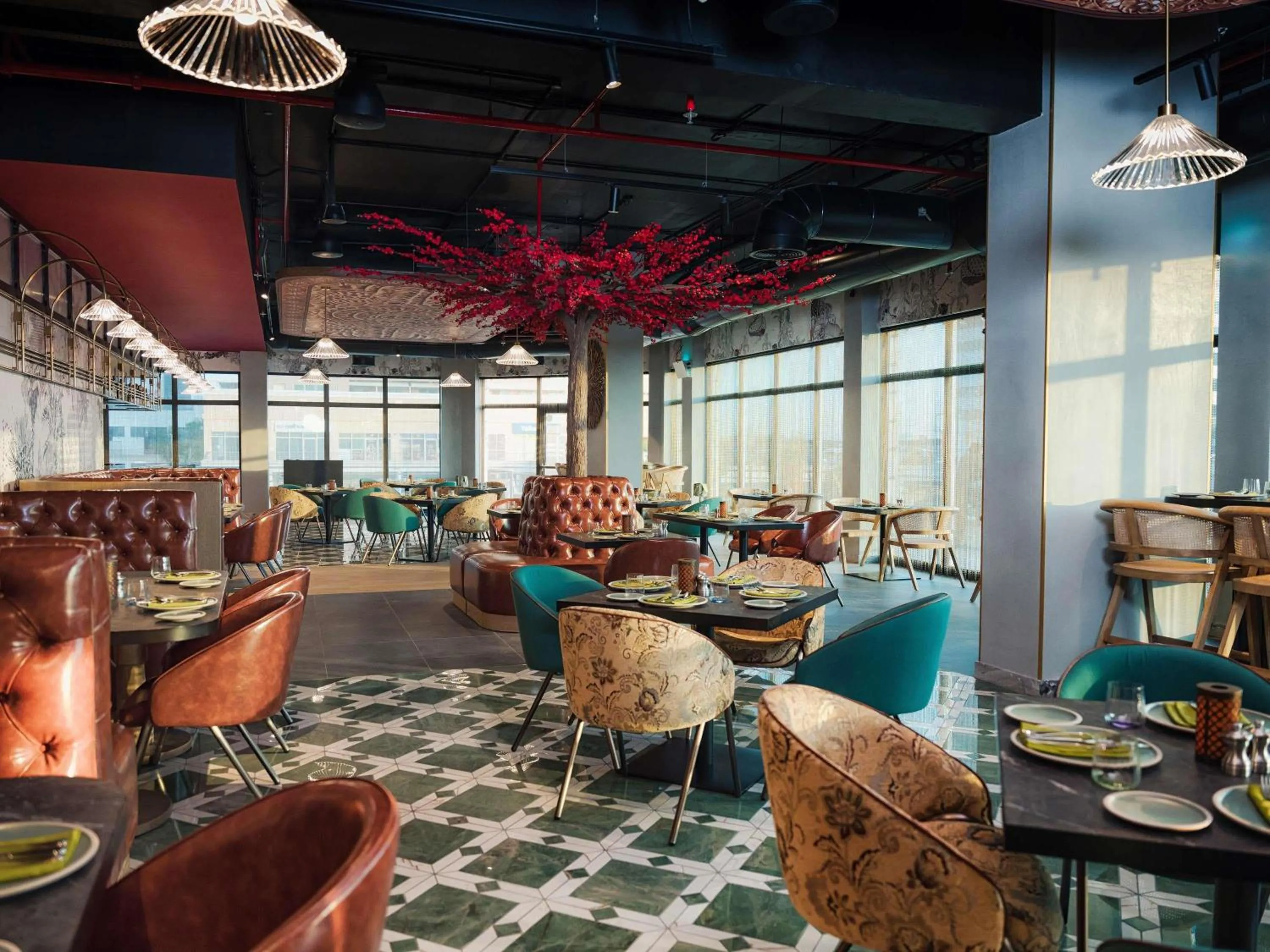 Restaurant/places to eat in Mövenpick Hotel Jumeirah Lakes Towers Dubai