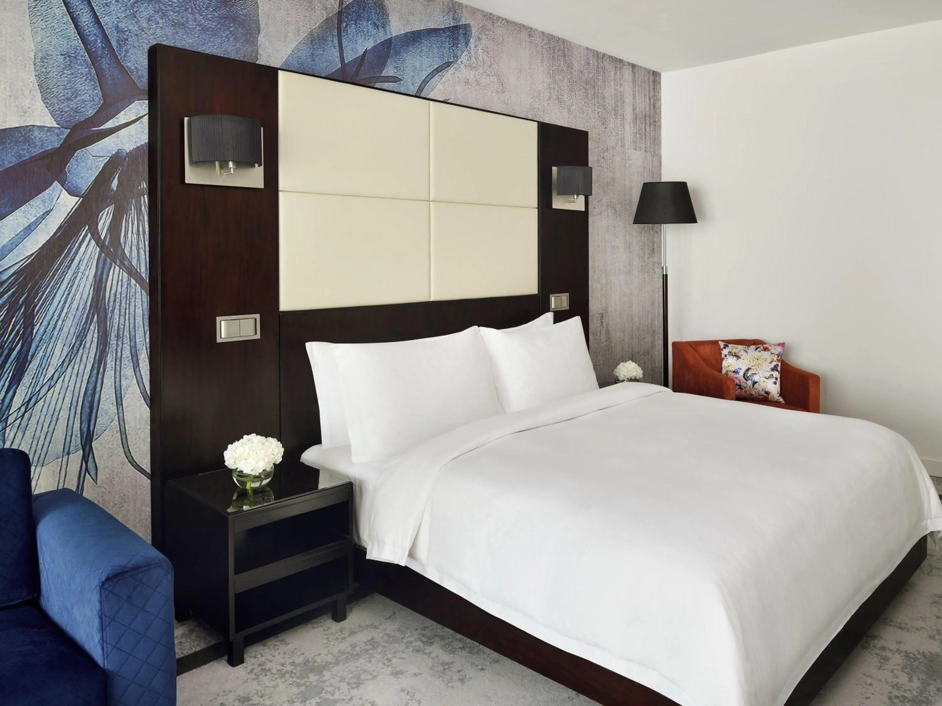 Bedroom, Bed in Mövenpick Hotel Jumeirah Lakes Towers Dubai