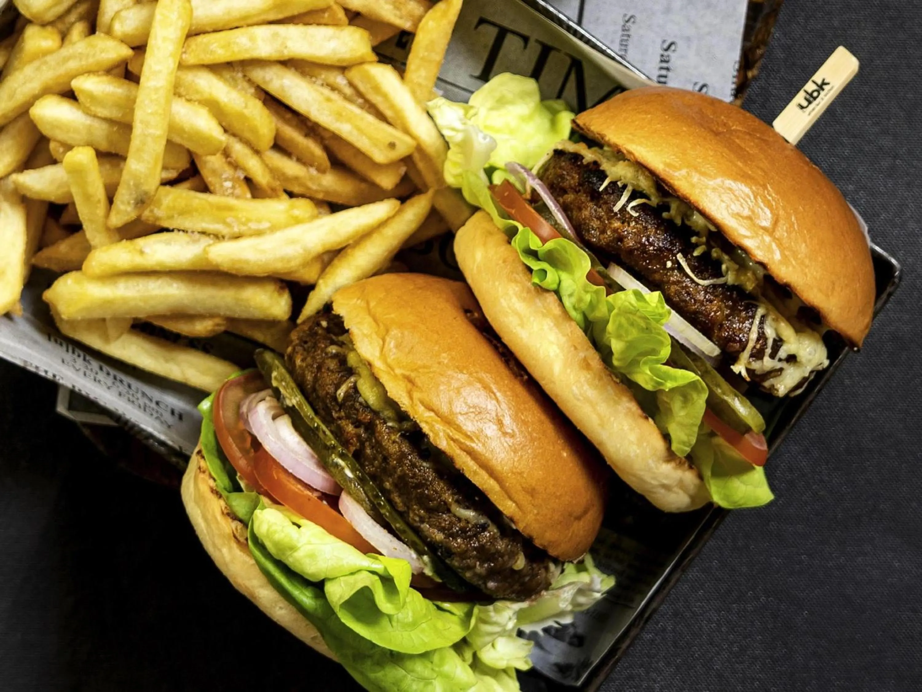 Restaurant/places to eat in Mövenpick Hotel Jumeirah Lakes Towers Dubai