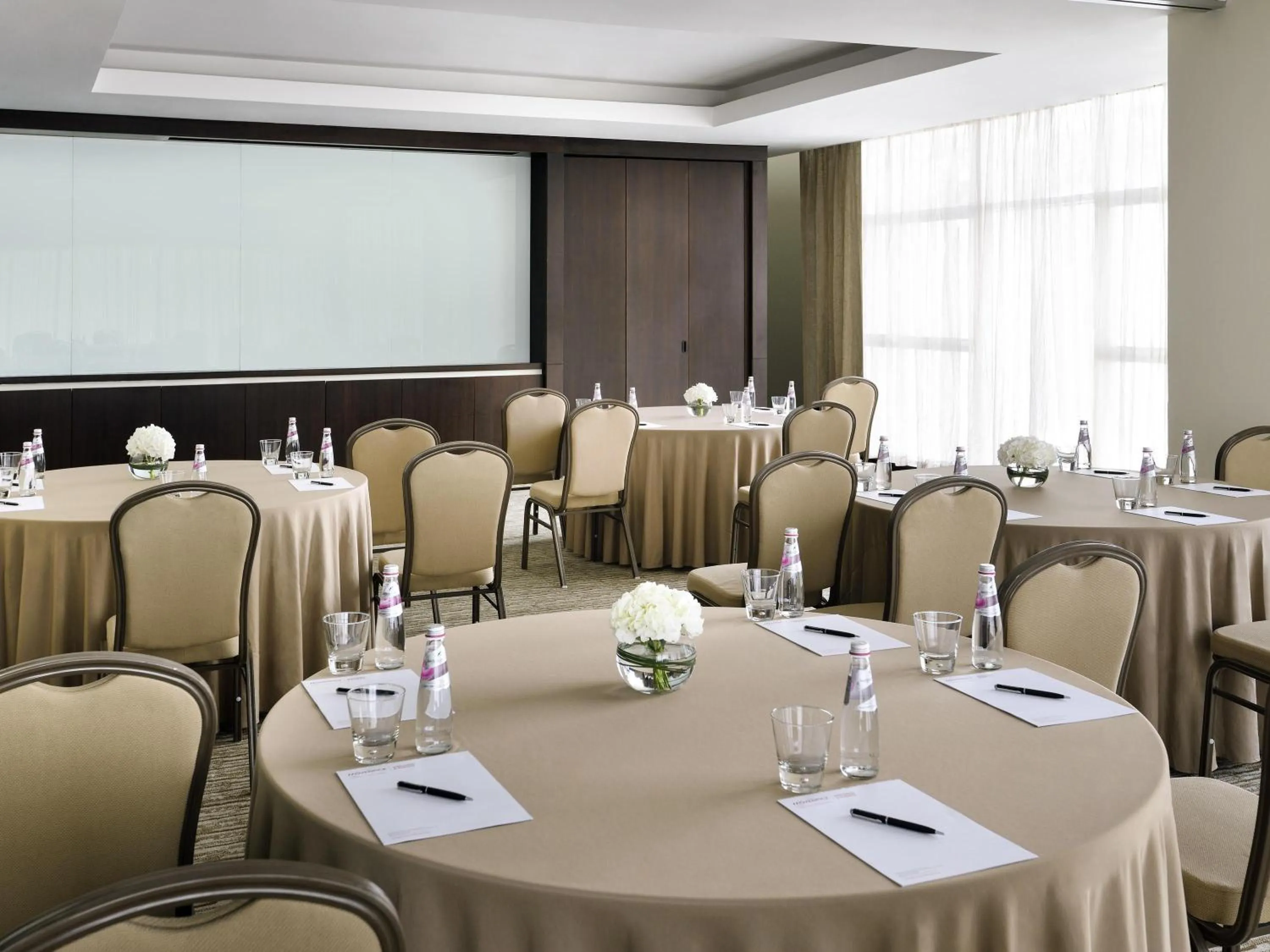Meeting/conference room in Mövenpick Hotel Jumeirah Lakes Towers Dubai