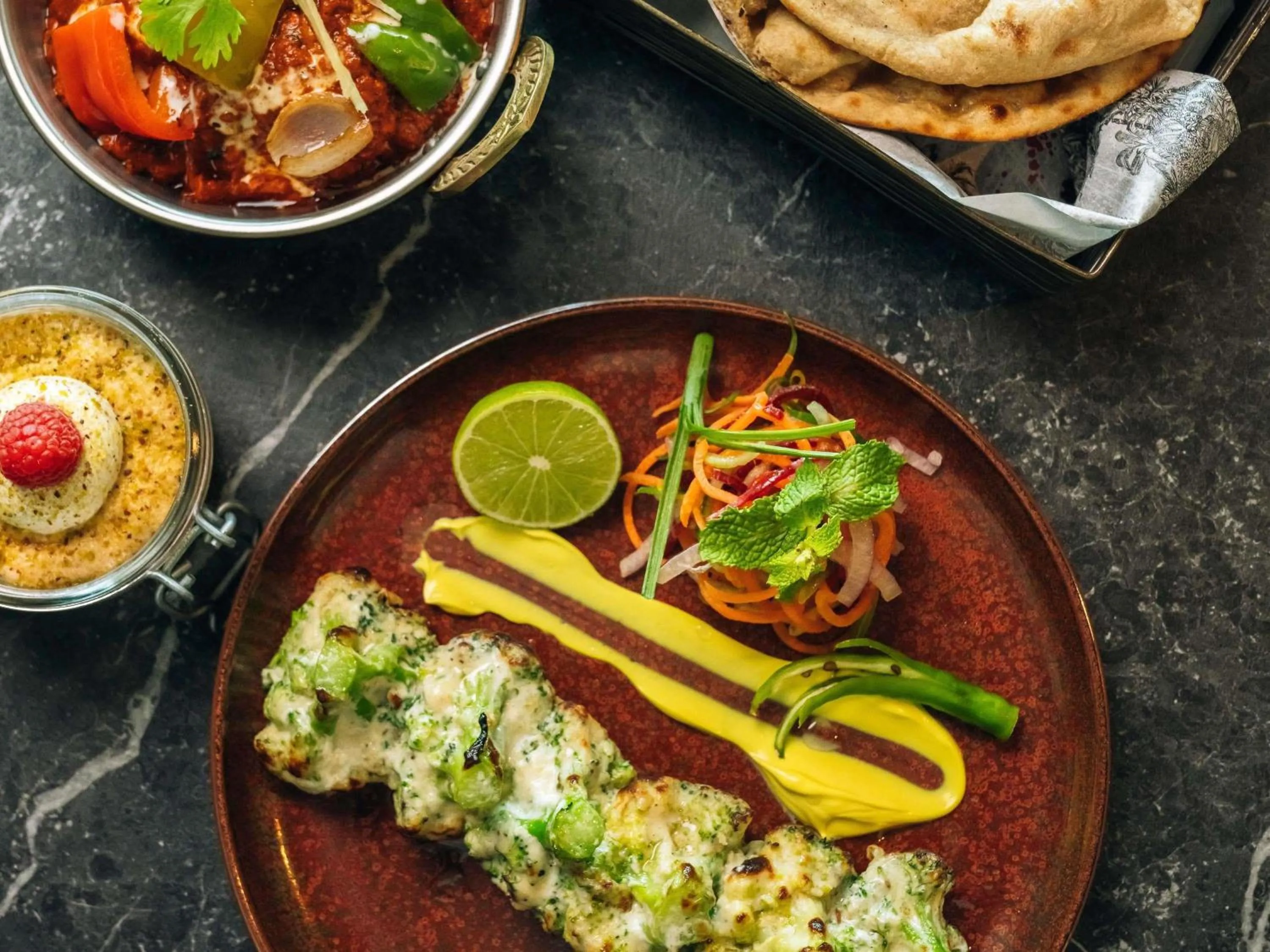 Restaurant/places to eat in Mövenpick Hotel Jumeirah Lakes Towers Dubai