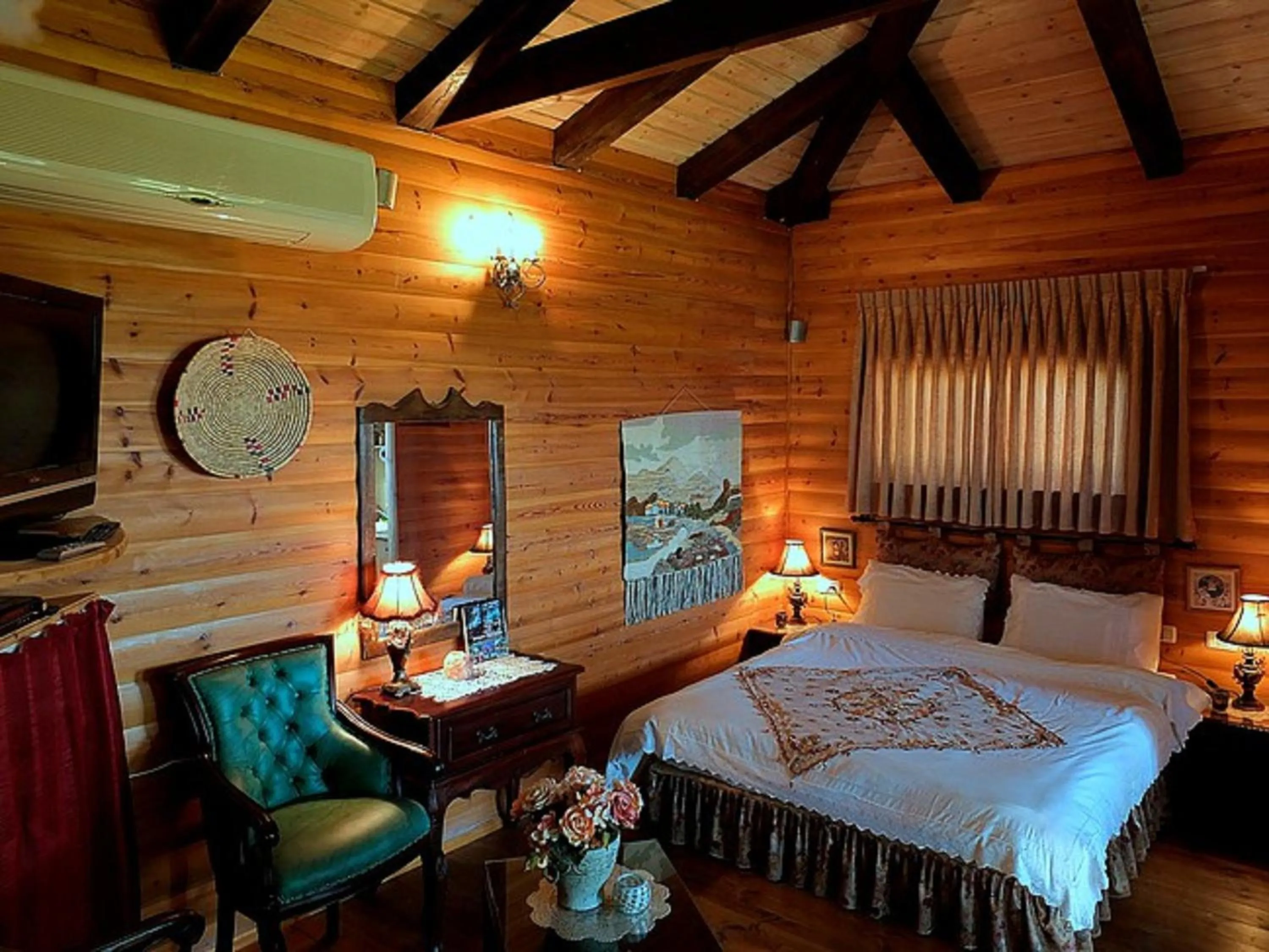 Bed in Miki's Rosh Pinna