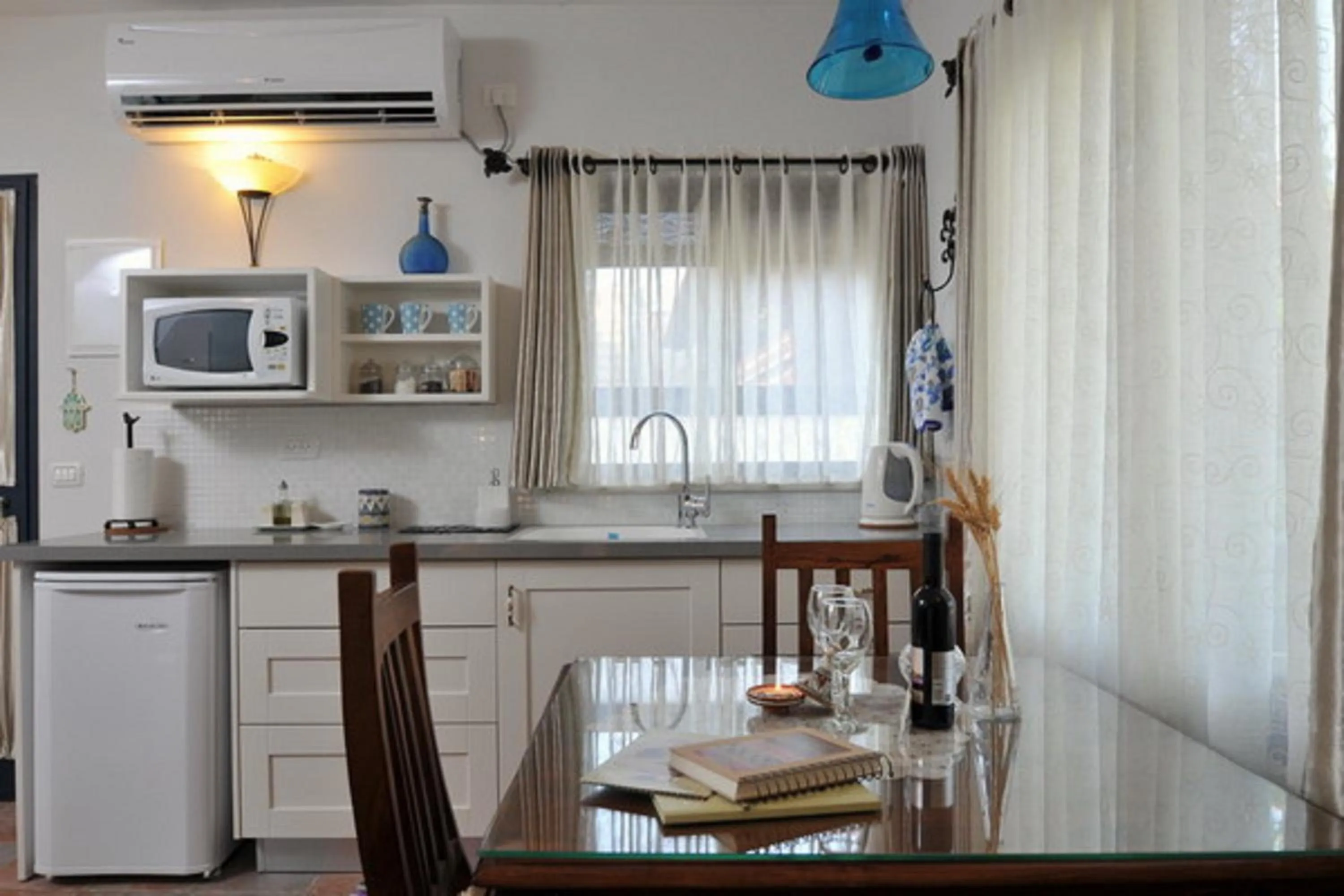 Kitchen or kitchenette, Dining Area in Miki's Rosh Pinna