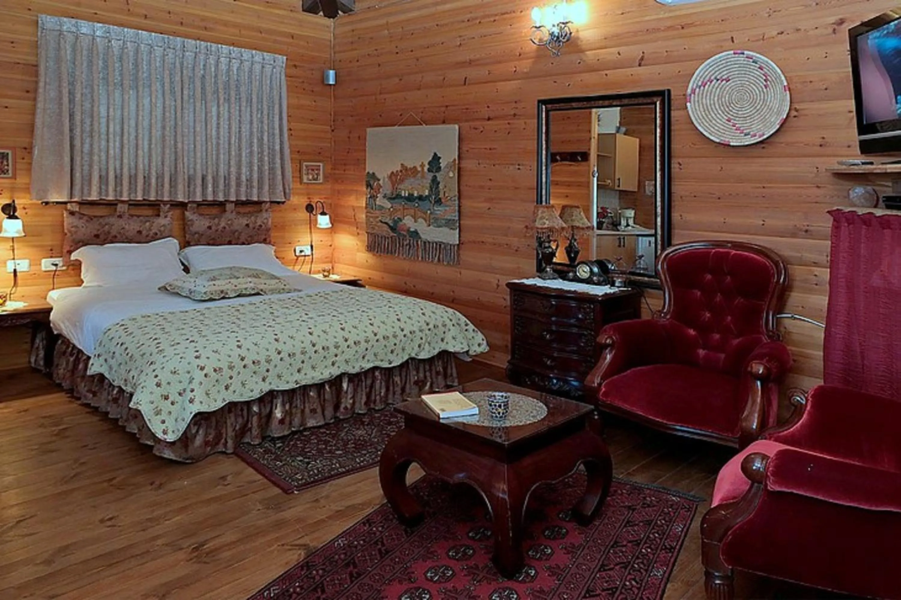 Bed in Miki's Rosh Pinna