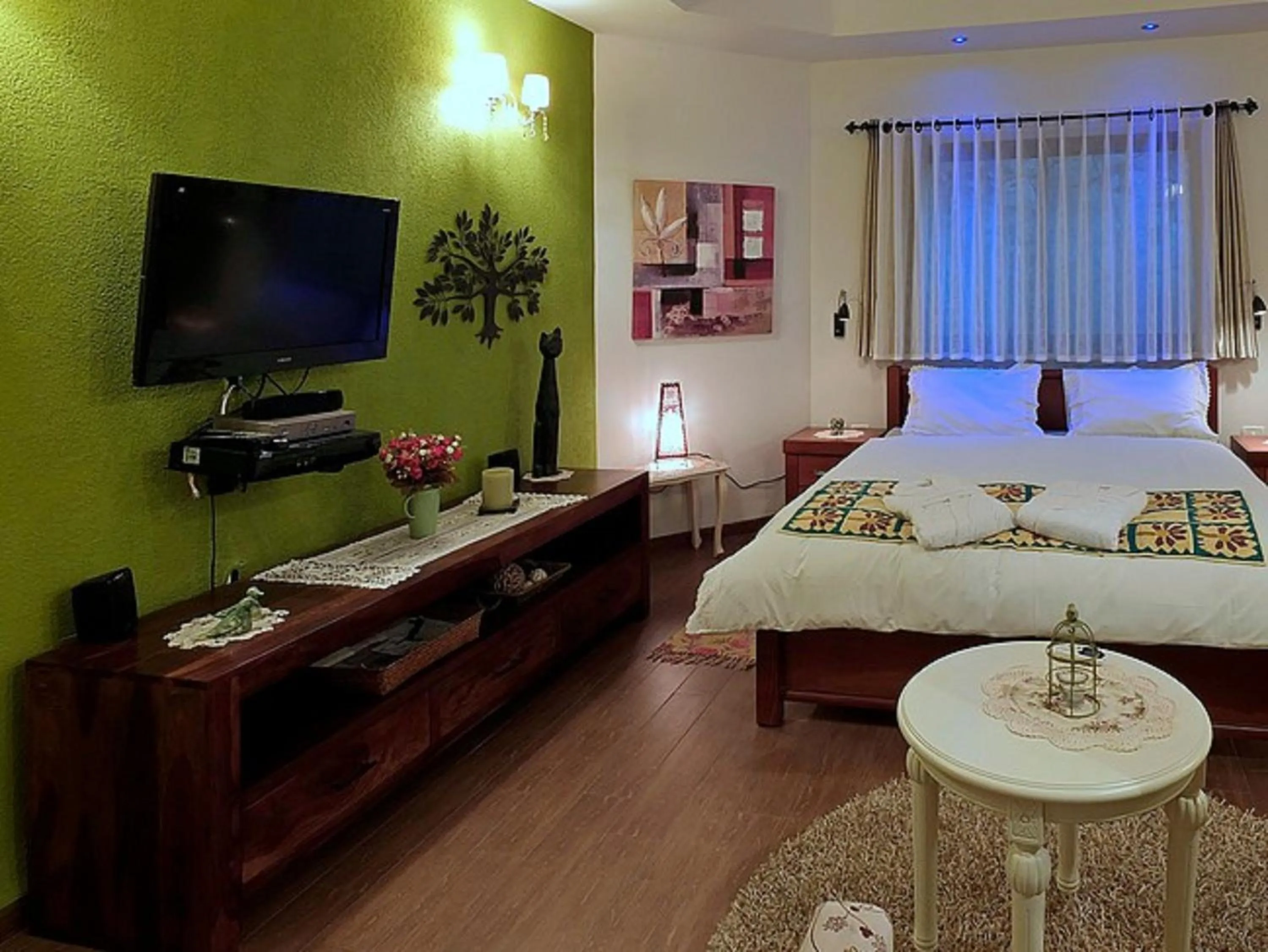 Bed in Miki's Rosh Pinna