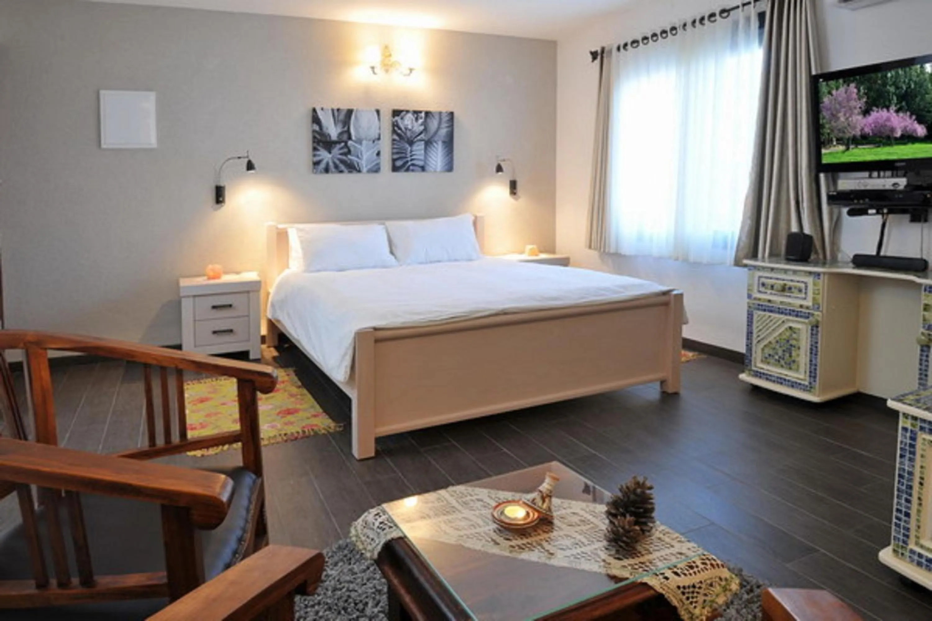 Bed in Miki's Rosh Pinna