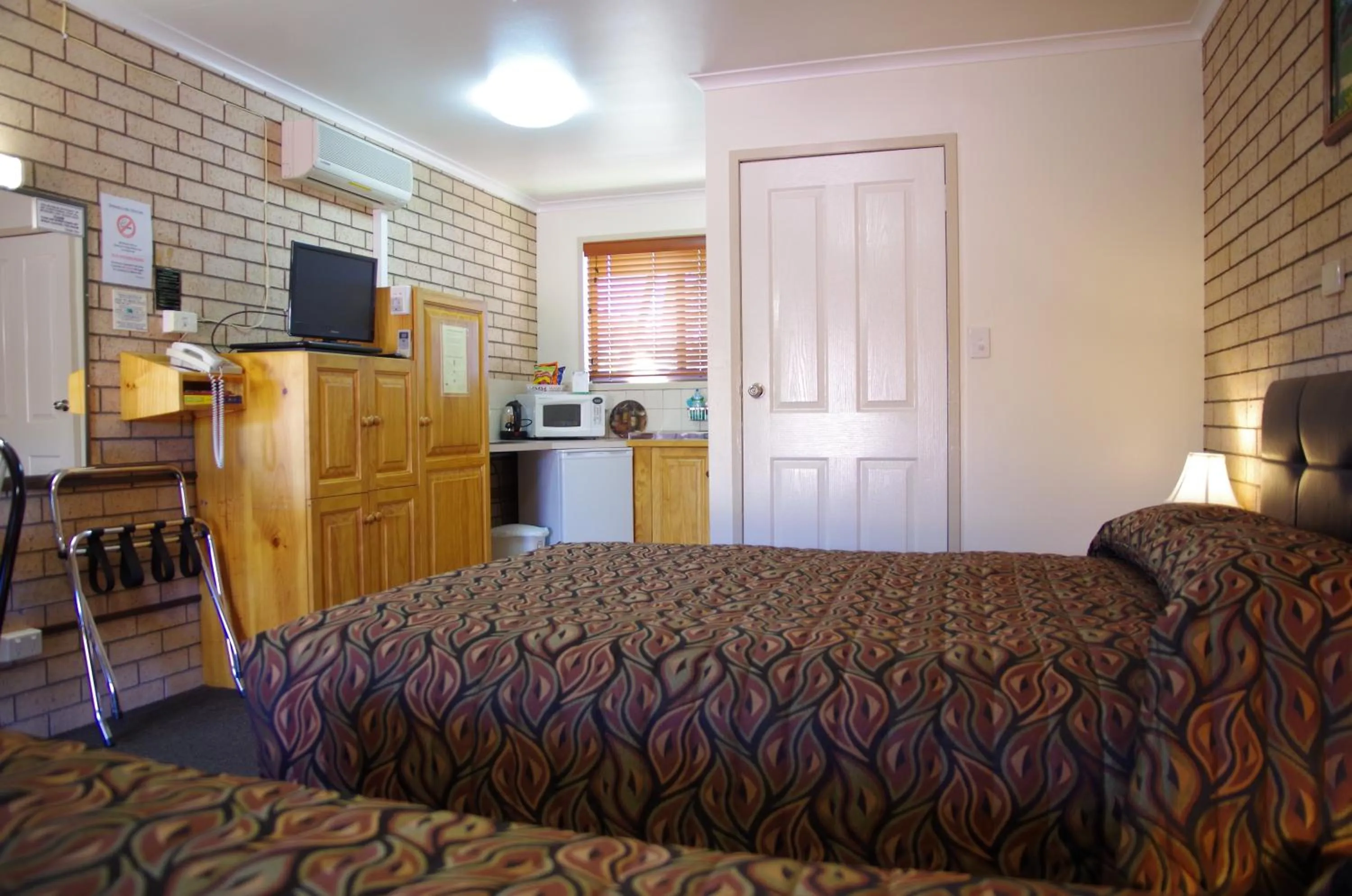 Photo of the whole room, Bed in Stannum Lodge Motor Inn