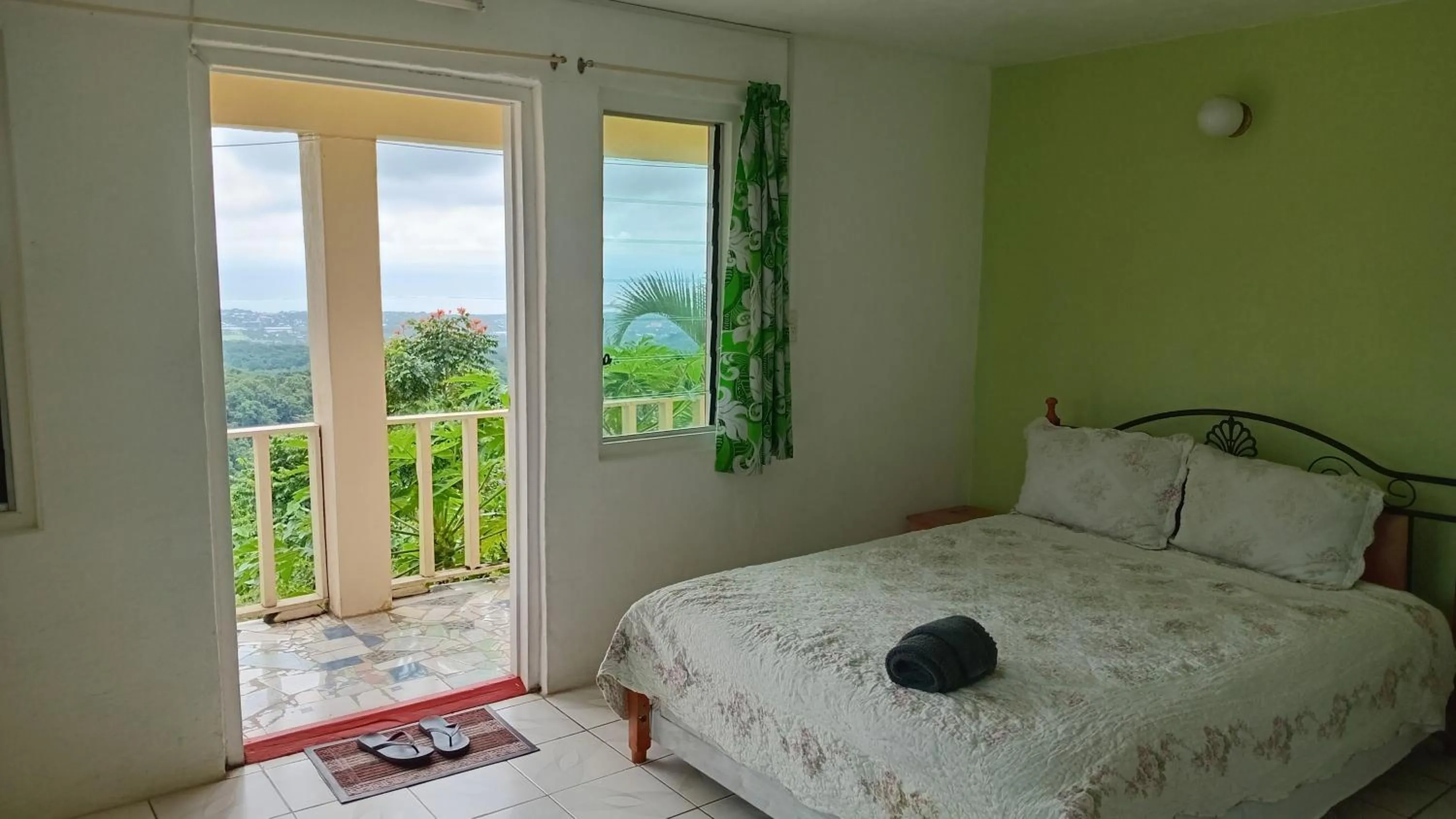Bed in Dave Parker Eco Lodge Hotel