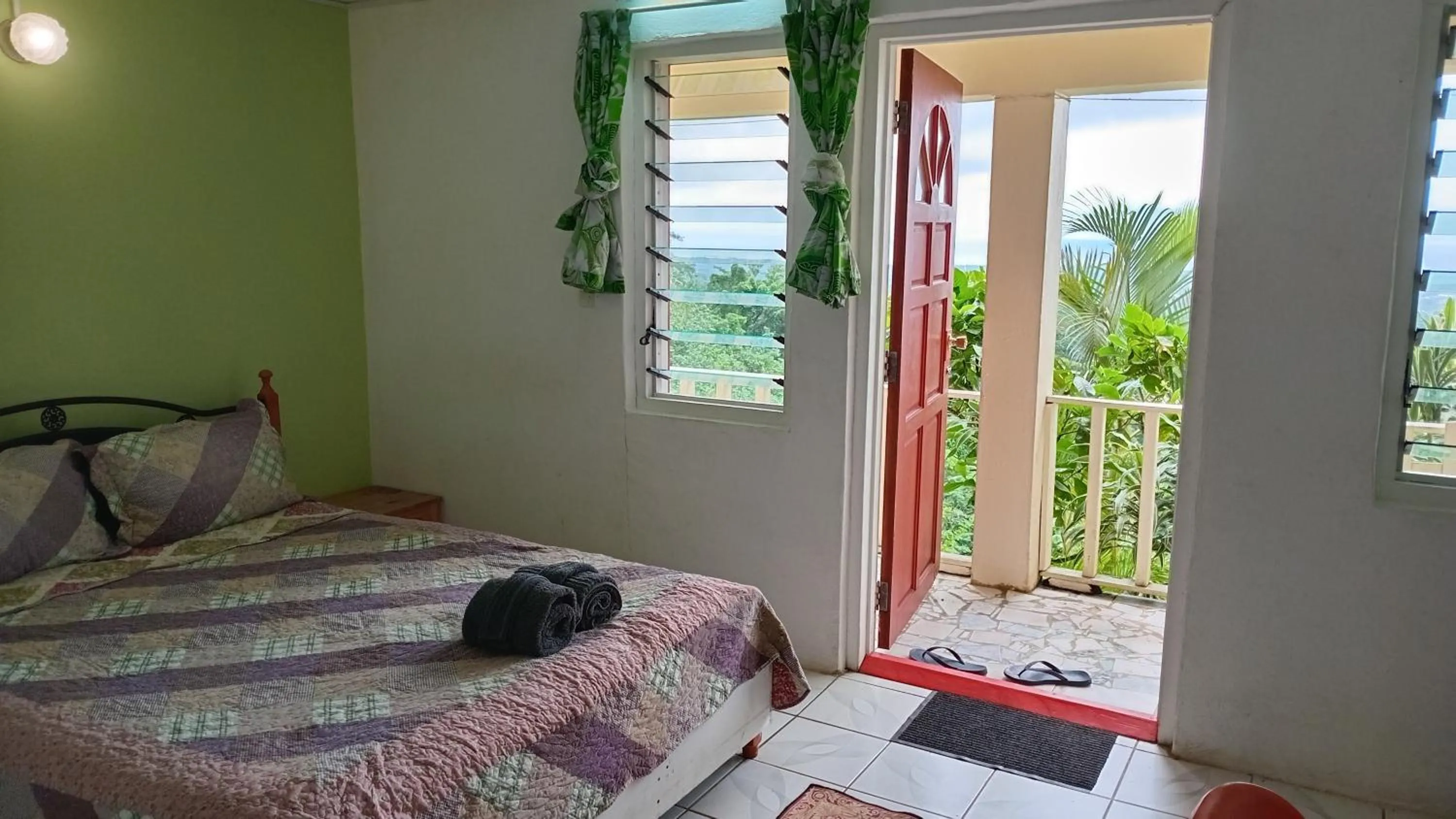 Bed in Dave Parker Eco Lodge Hotel