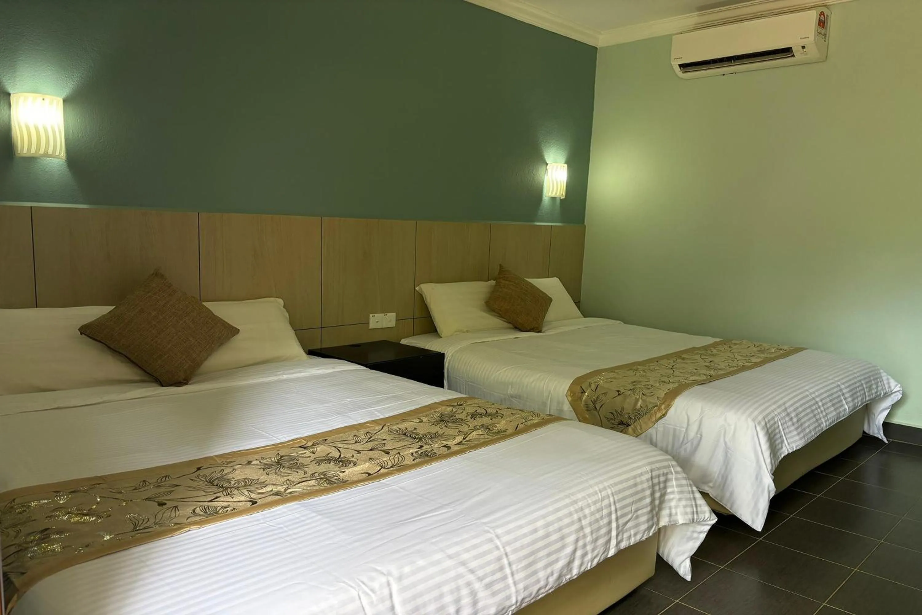 Bed in Corrie Chalet Pantai Cenang Langkawi