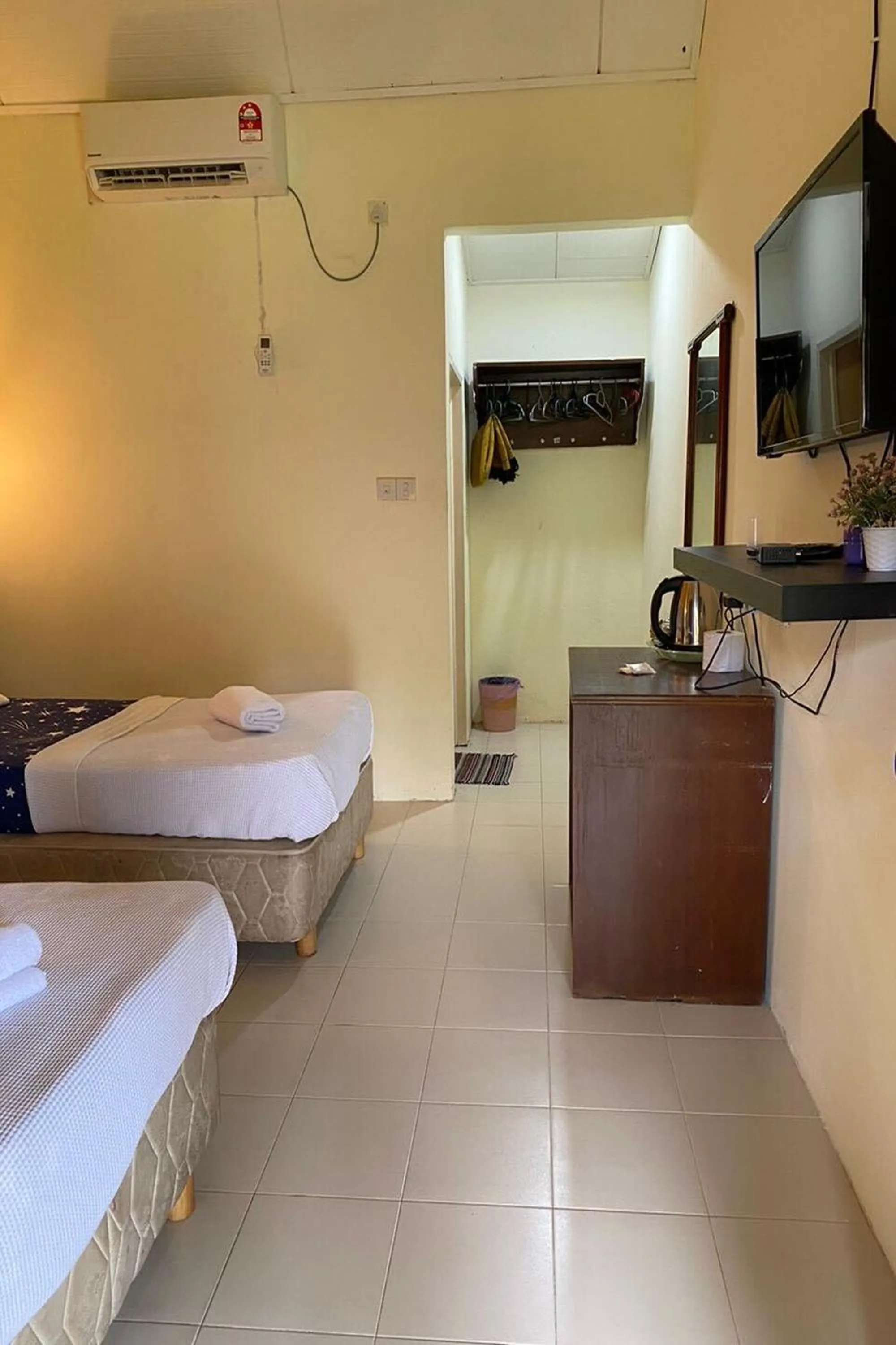 Bed in Corrie Chalet Pantai Cenang Langkawi