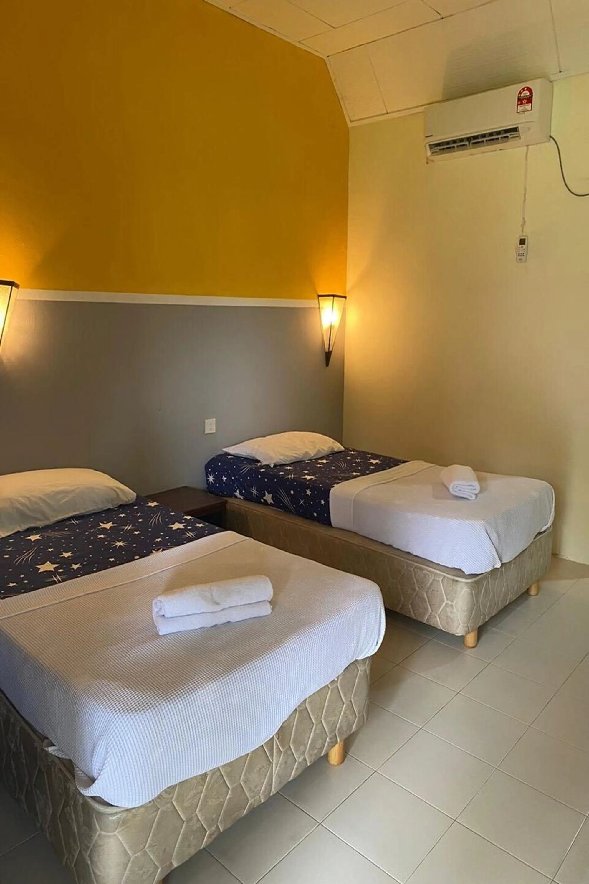 Bed in Corrie Chalet Pantai Cenang Langkawi