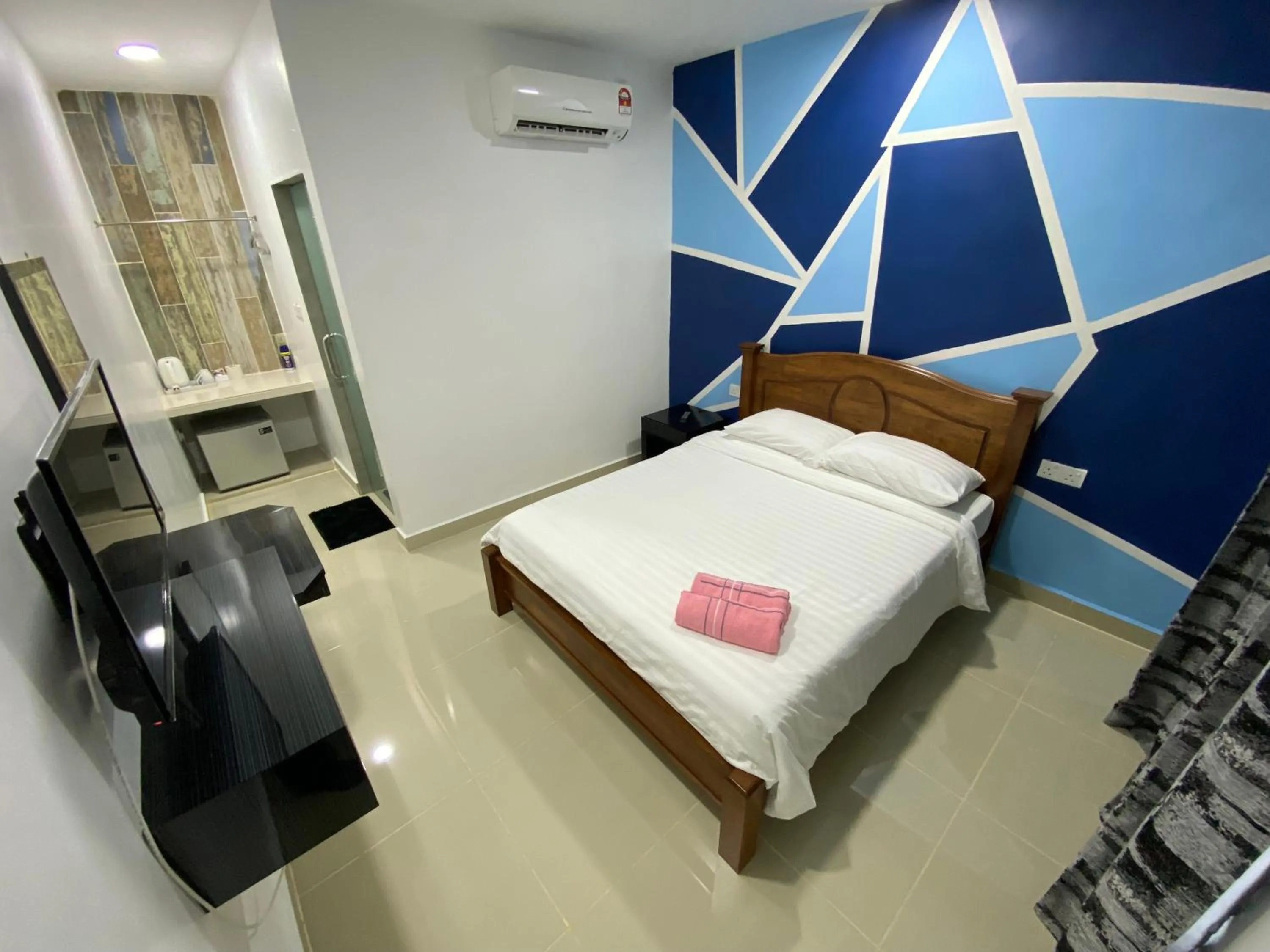 Bed in Corrie Chalet Pantai Cenang Langkawi