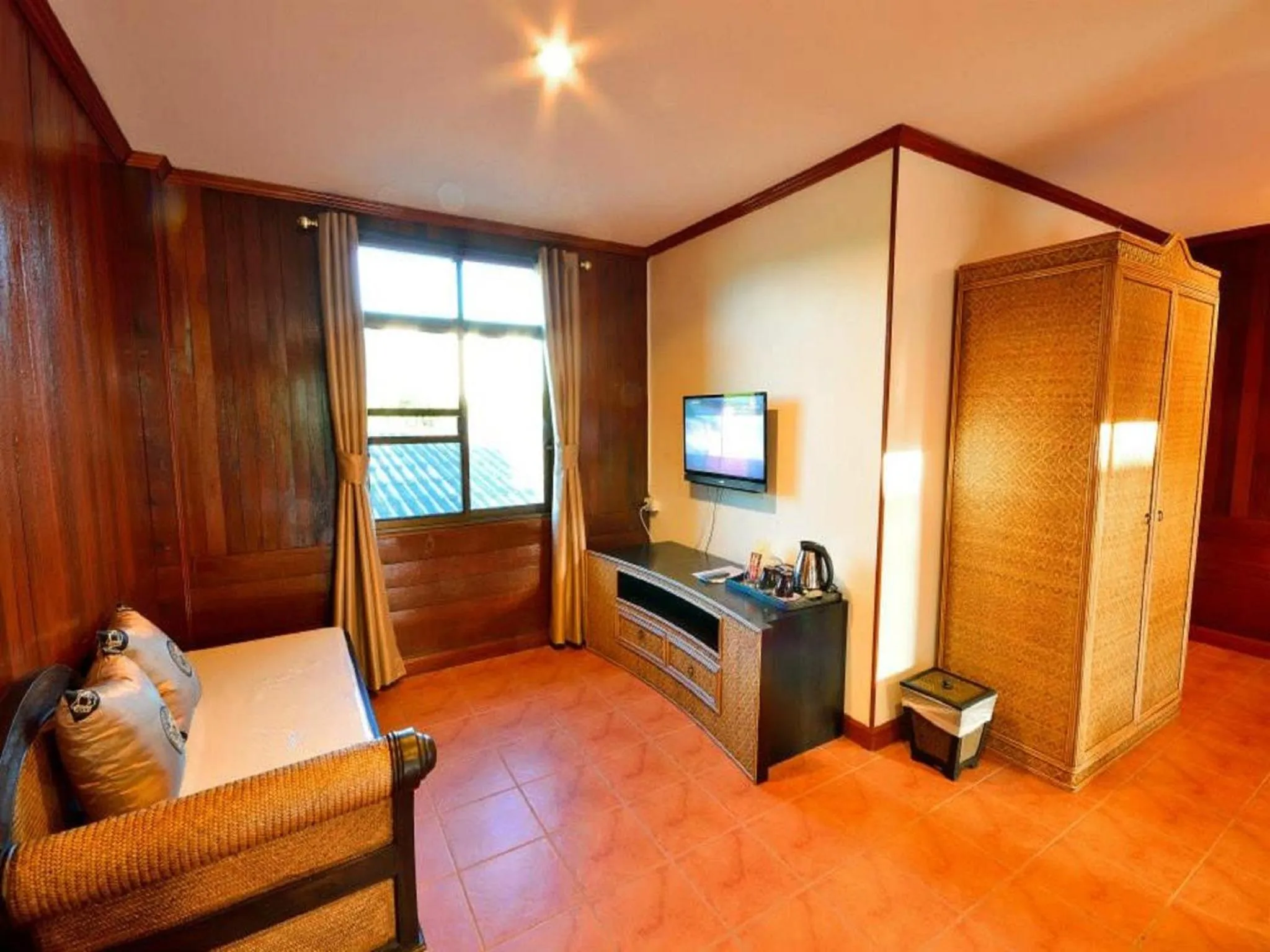 TV and multimedia in Avila Resort Pattaya