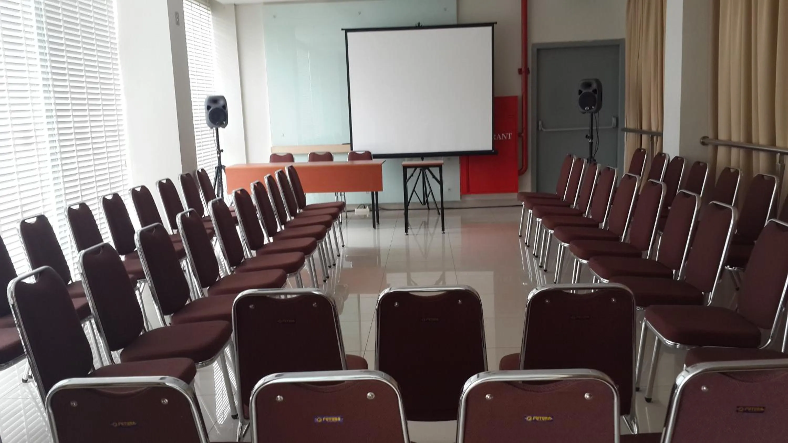 Business facilities in Amaris Hotel Bekasi Barat