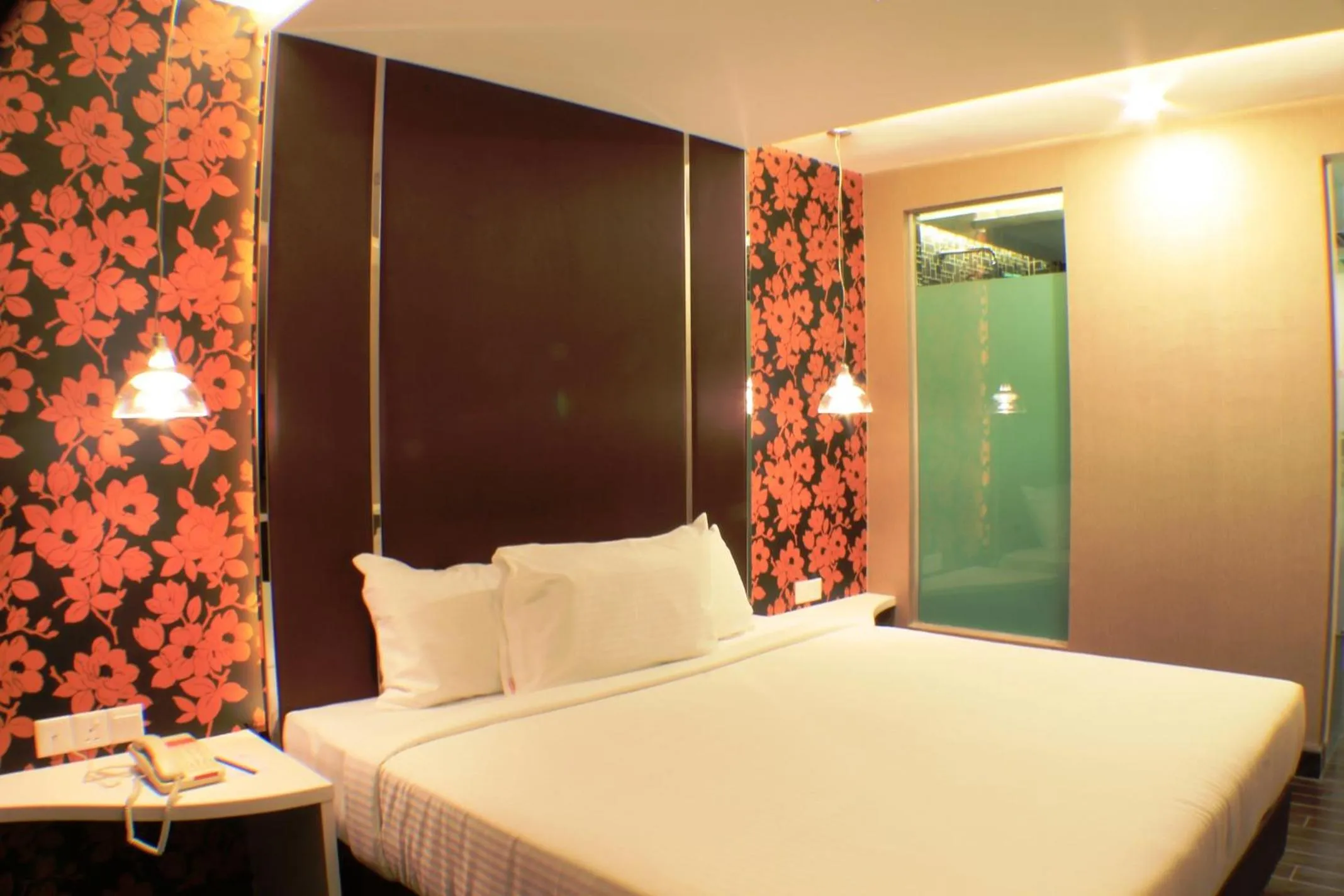 Bathroom, Bed in Kingston Hotel 3 - Kuala Lumpur