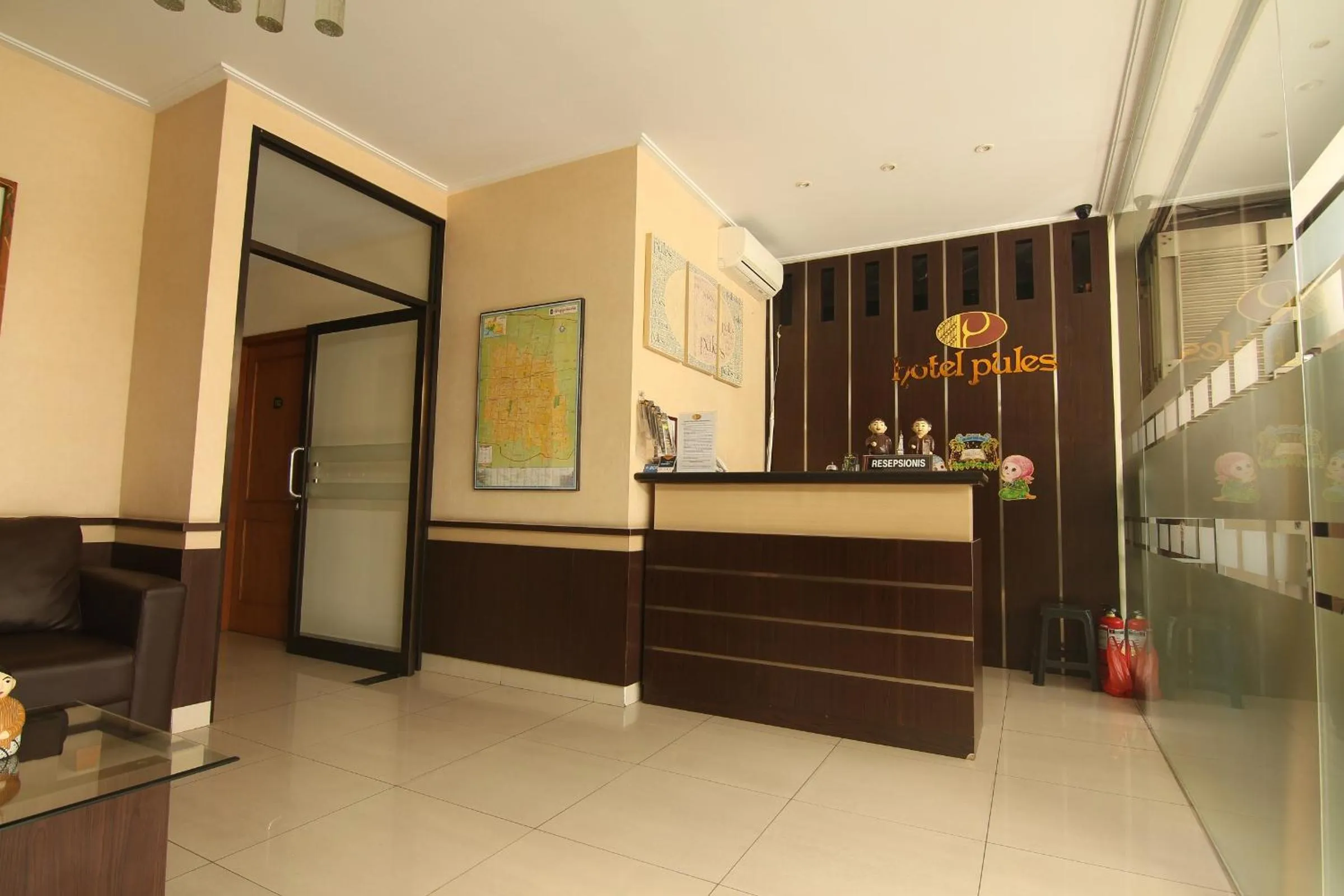 Communal lounge/ TV room in Hotel Pules