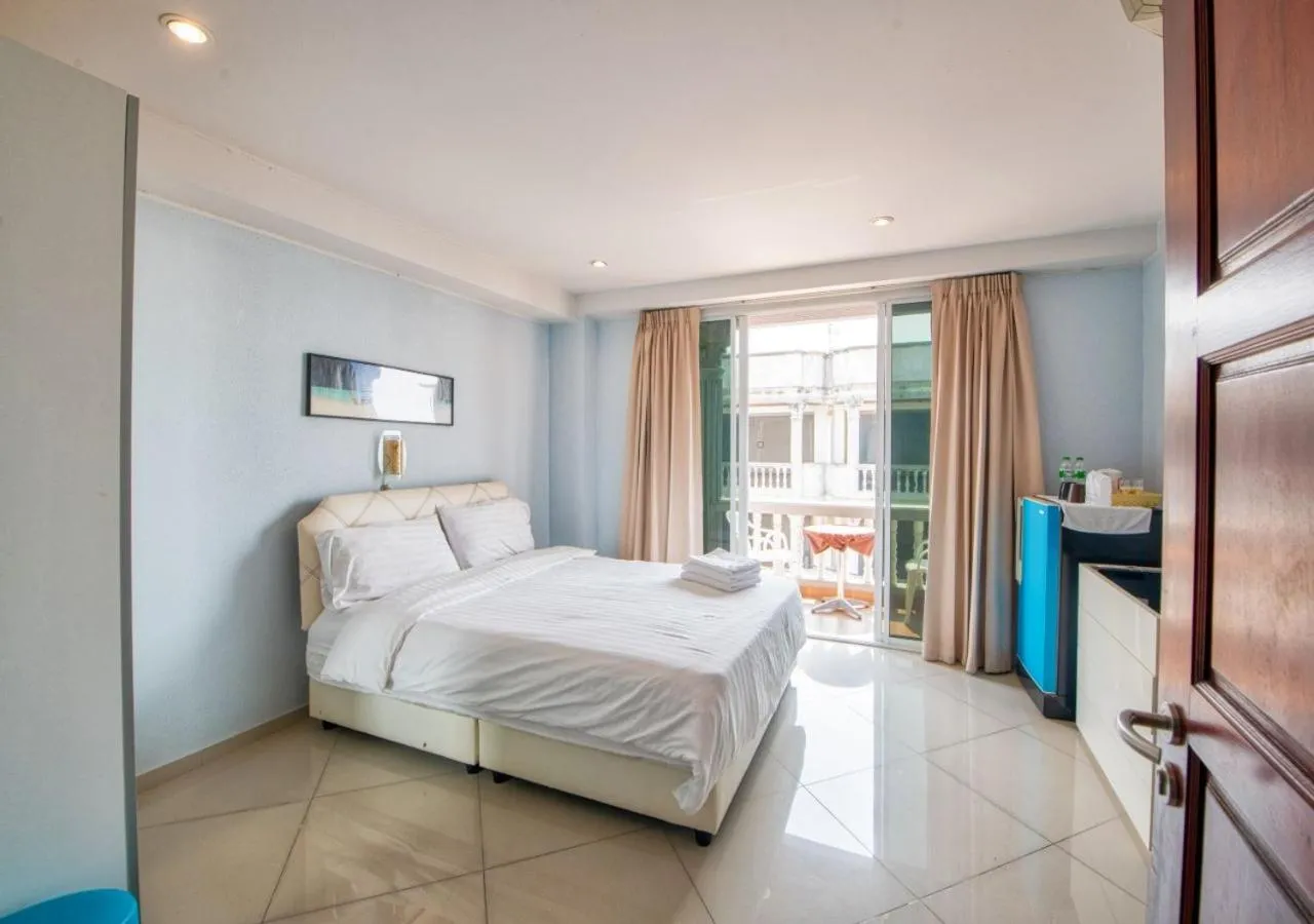 Photo of the whole room, Bed in Akvavit Living