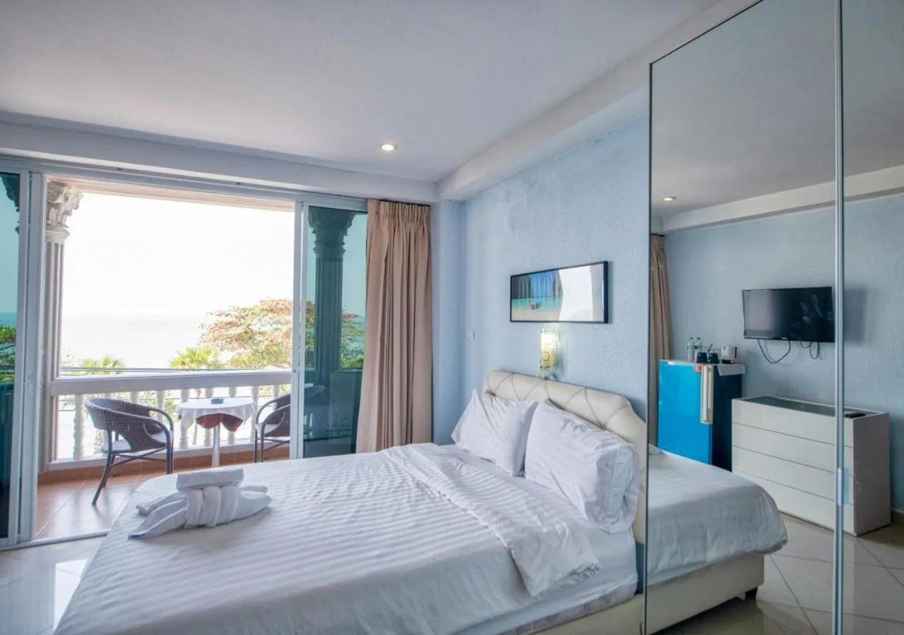 Photo of the whole room, Bed in Akvavit Living