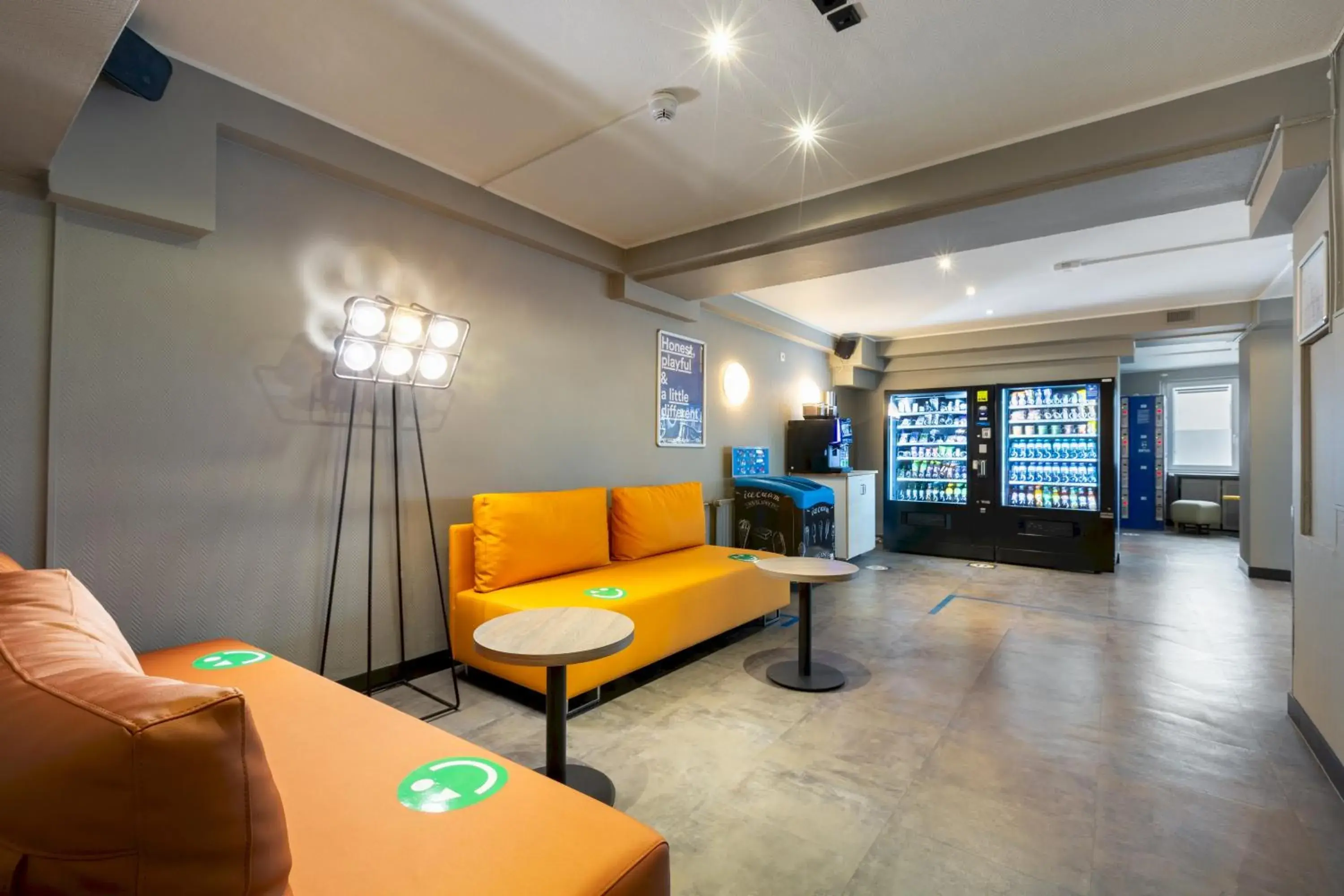 Lounge or bar in a&o Köln Hauptbahnhof Lounge or bar in a&o Köln Hauptbahnhof