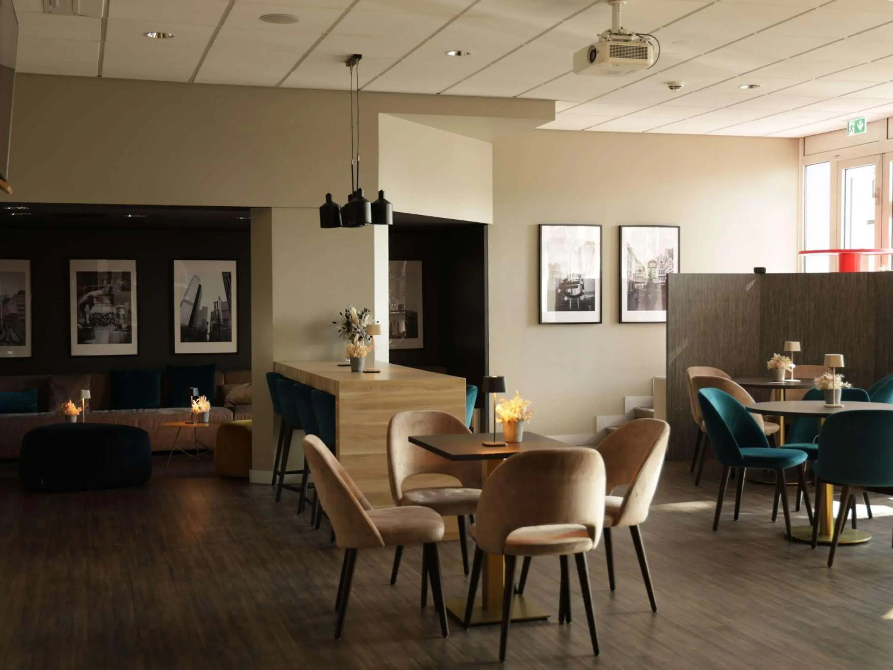 Lounge or bar in ibis Frankfurt Centrum Lounge or bar in ibis Frankfurt Centrum