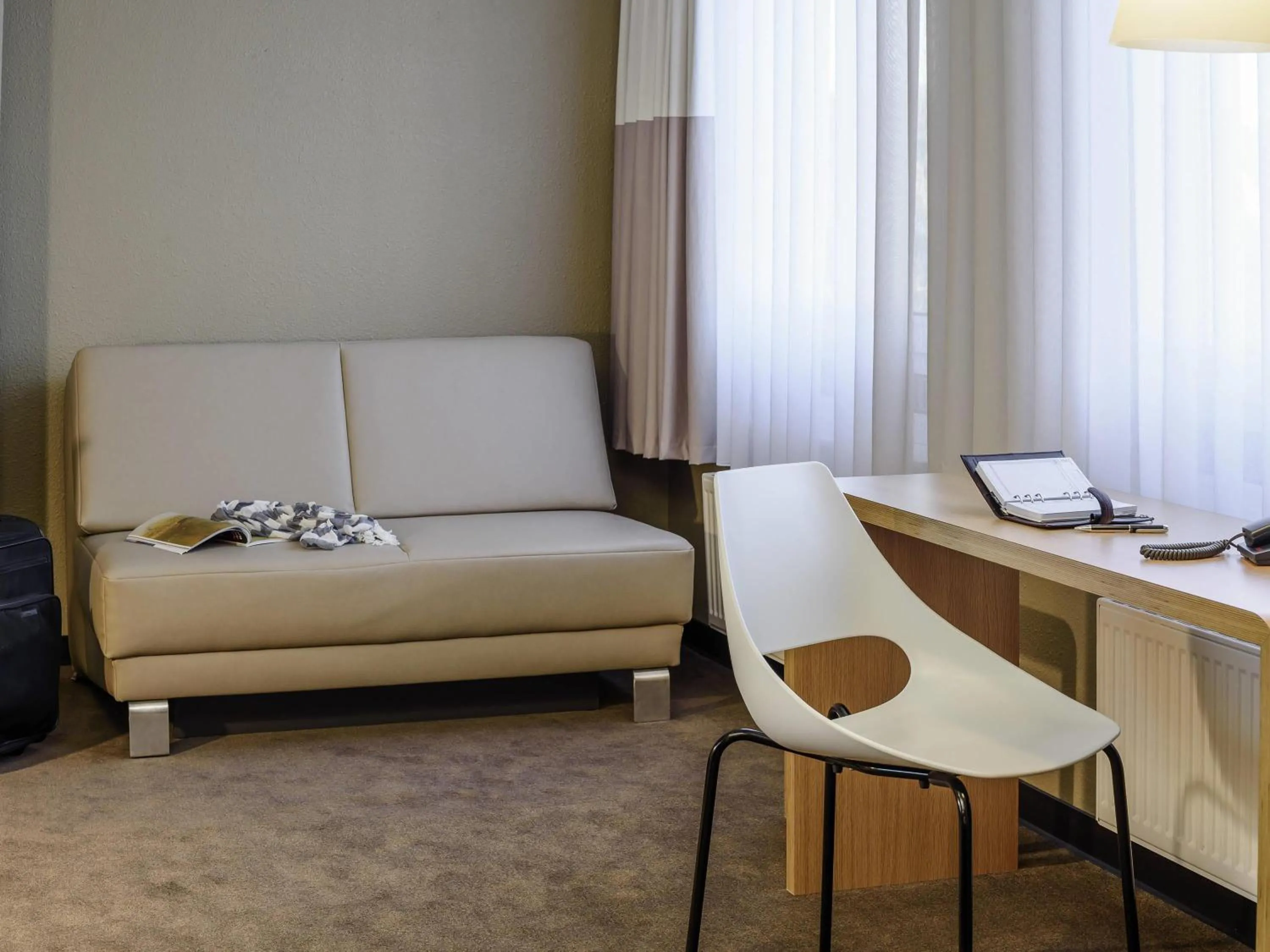 Bedroom in ibis Frankfurt Centrum