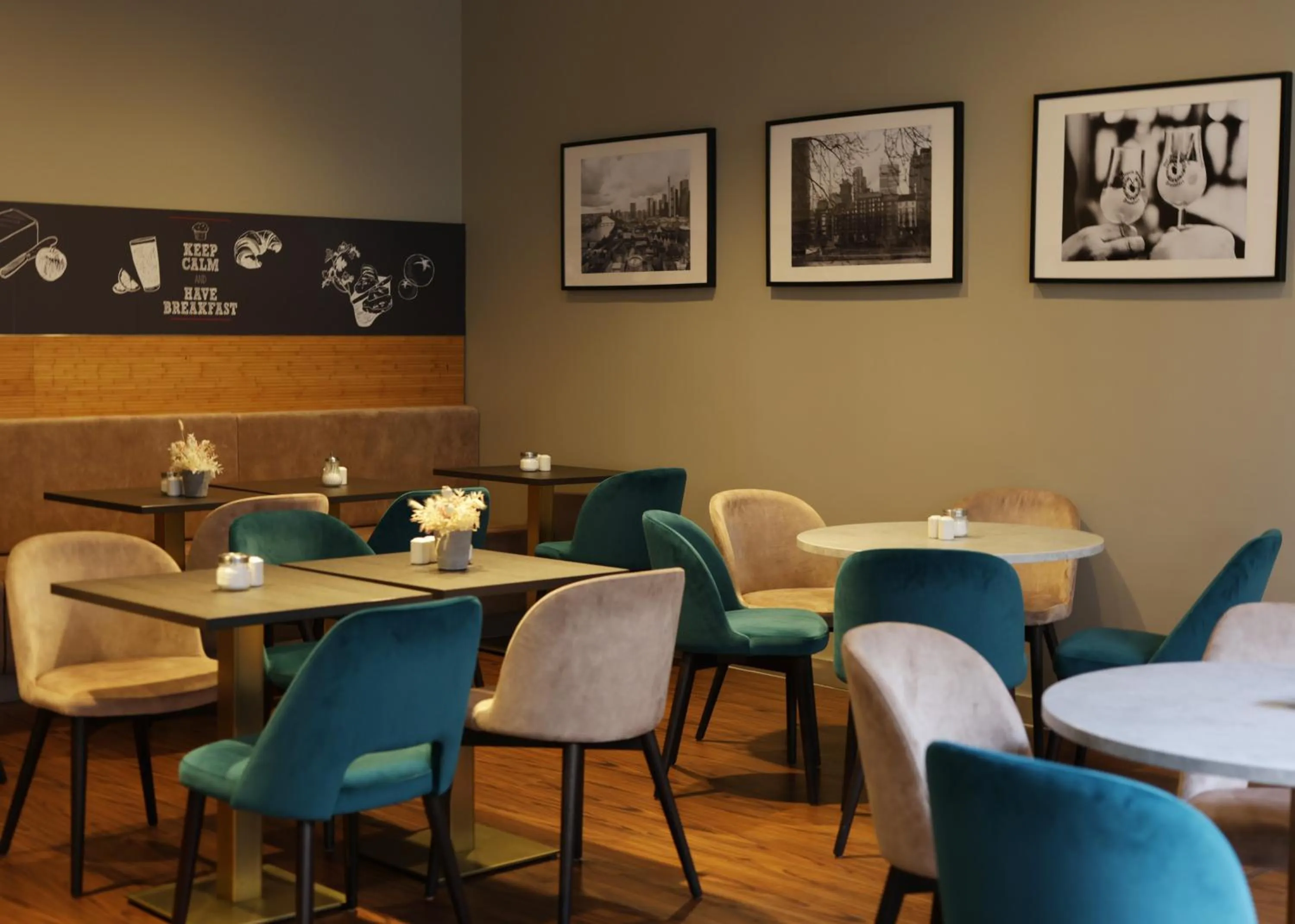 Restaurant/places to eat in ibis Frankfurt Centrum