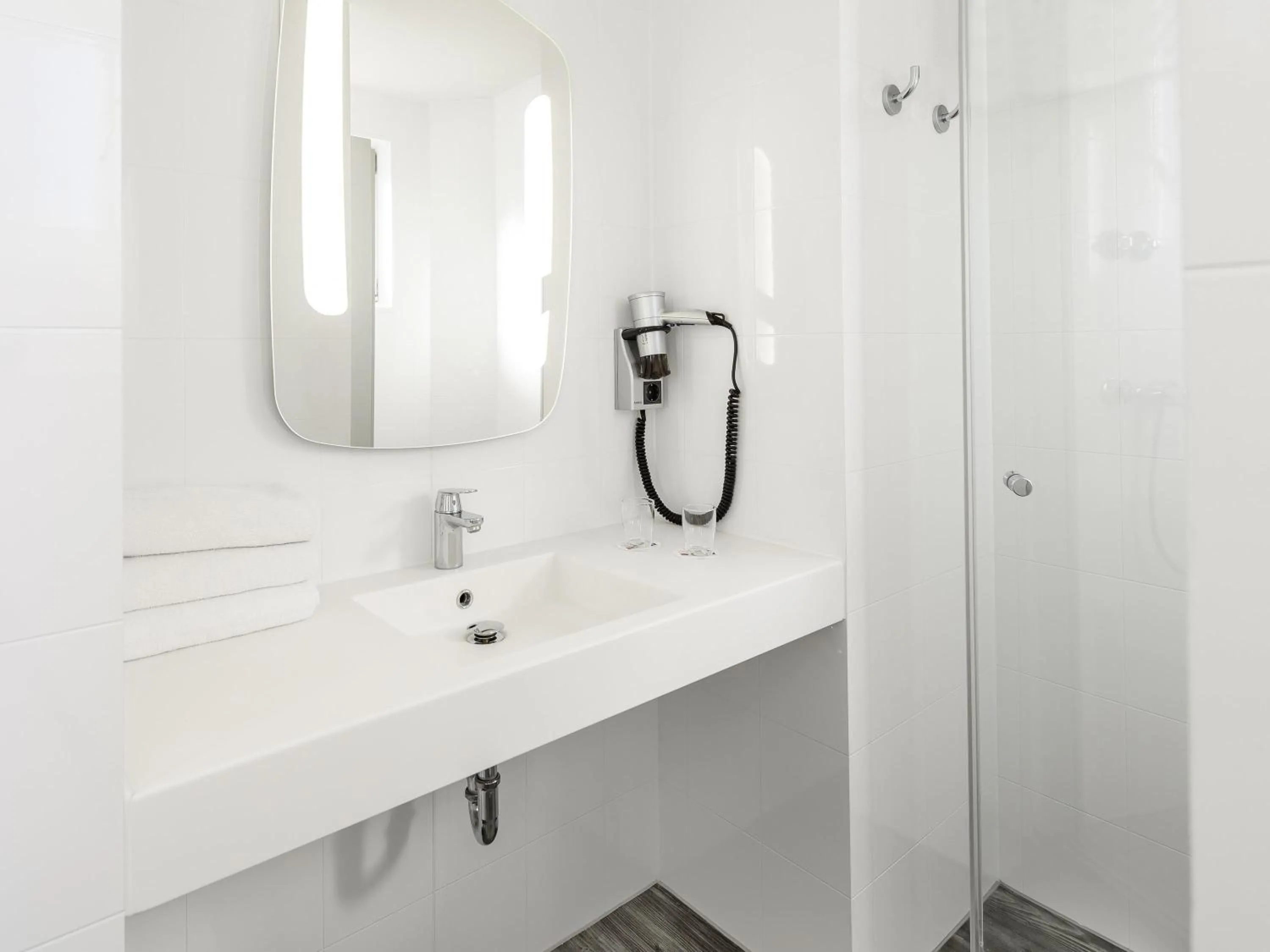 Bedroom in ibis Frankfurt Centrum