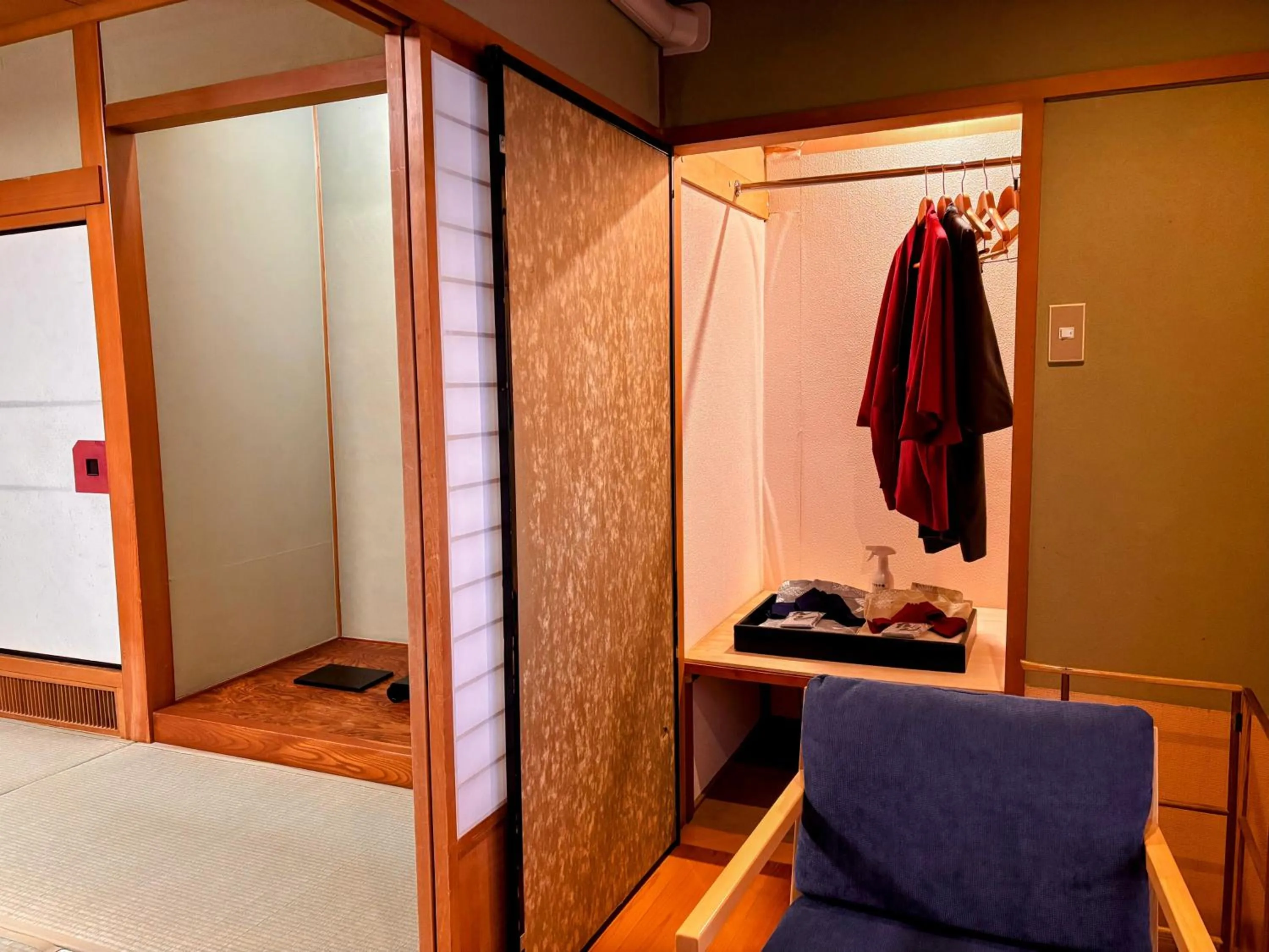 Photo of the whole room, Bed in Yufuin Santoukan