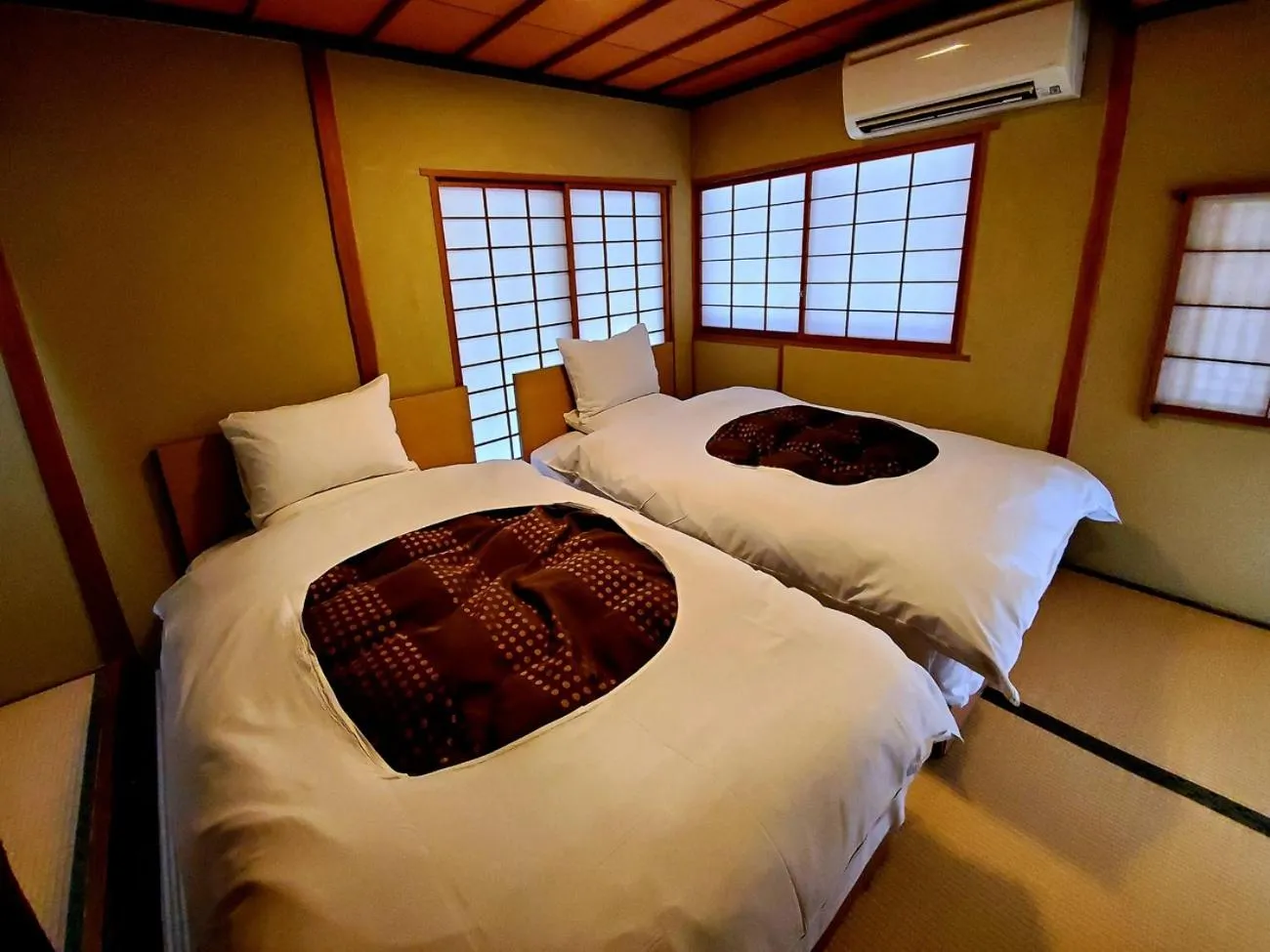 Bedroom, Bed in Yufuin Santoukan