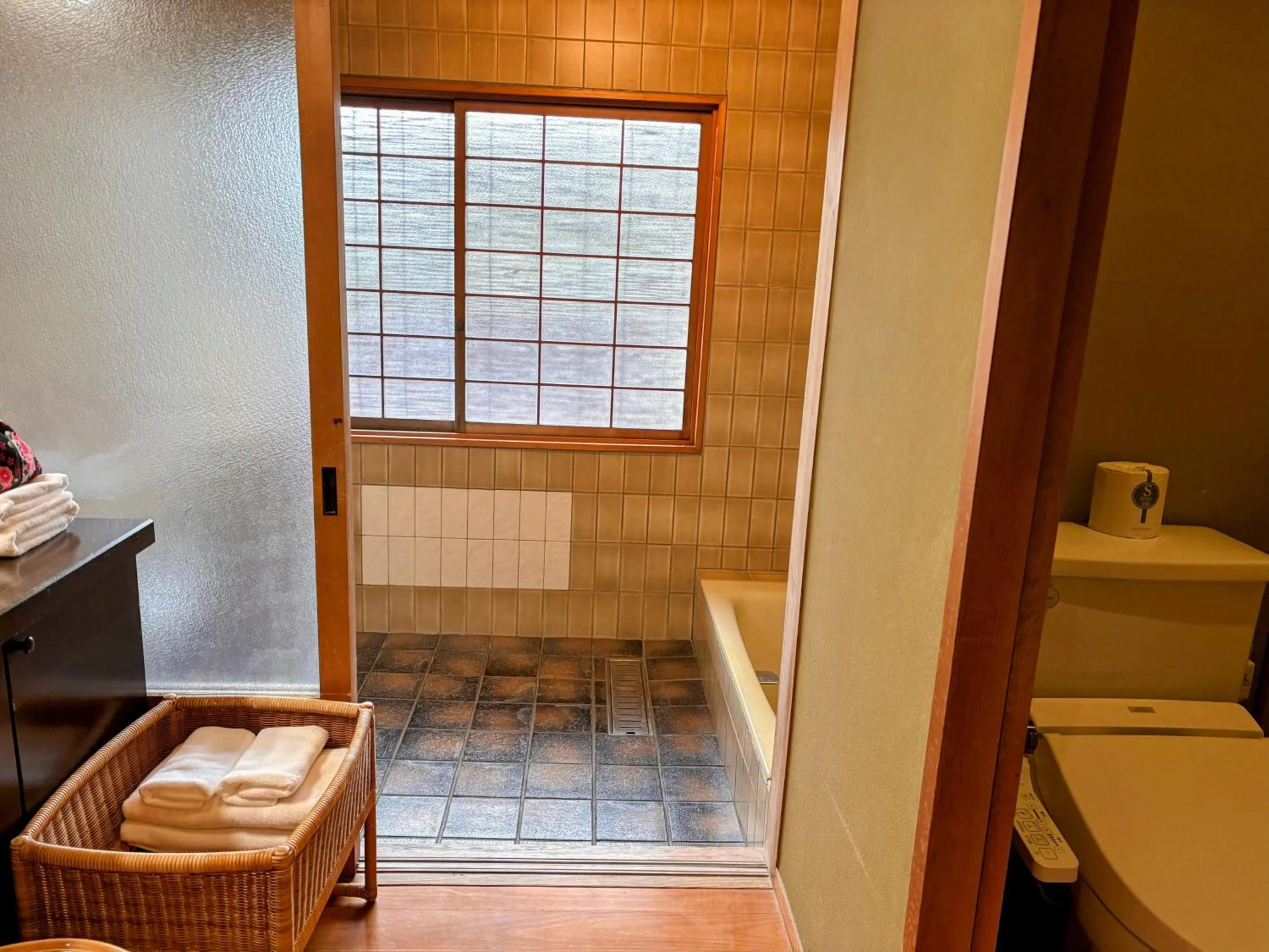 Toilet in Yufuin Santoukan