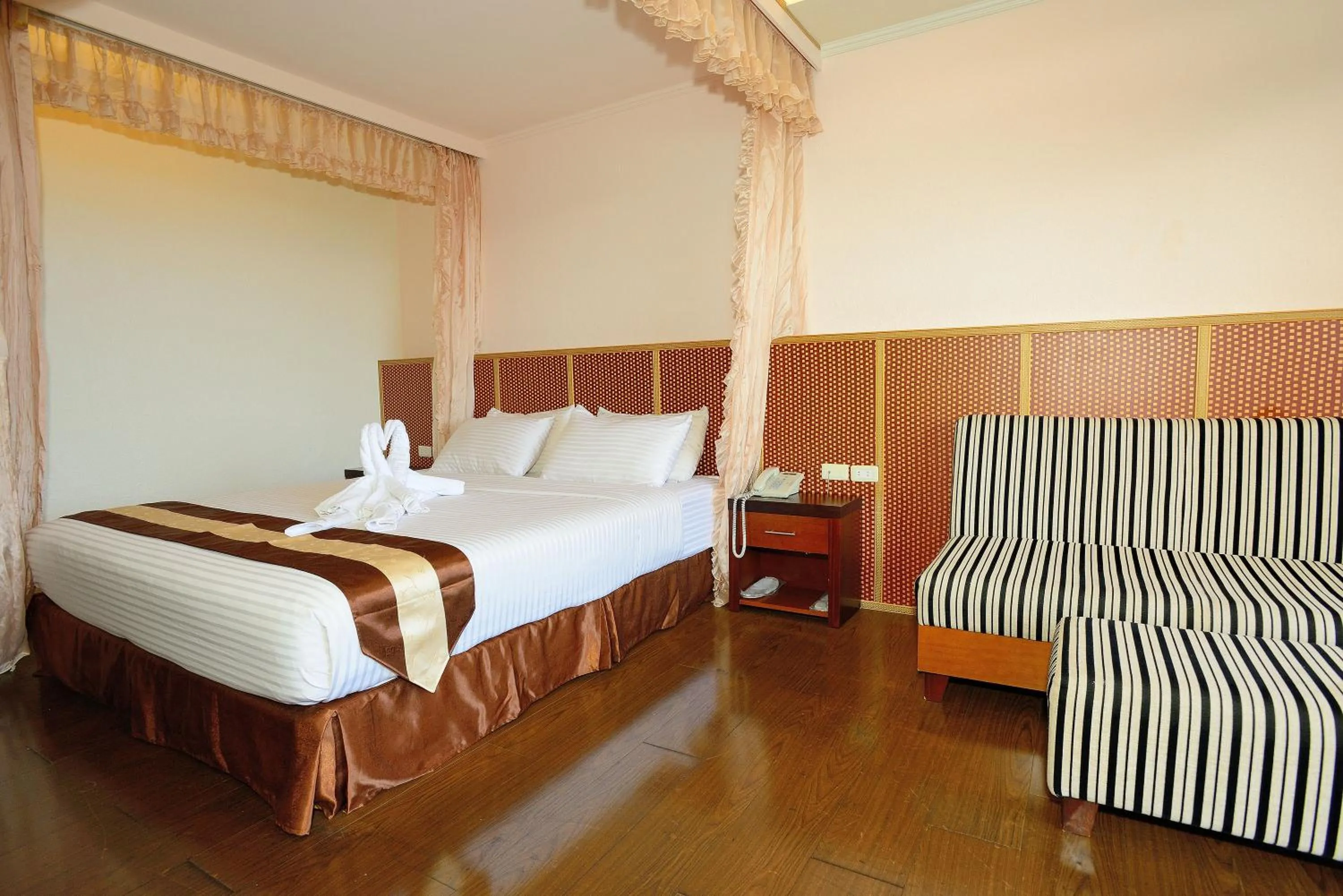 Photo of the whole room, Bed in Airai Water Paradise Hotel & Spa