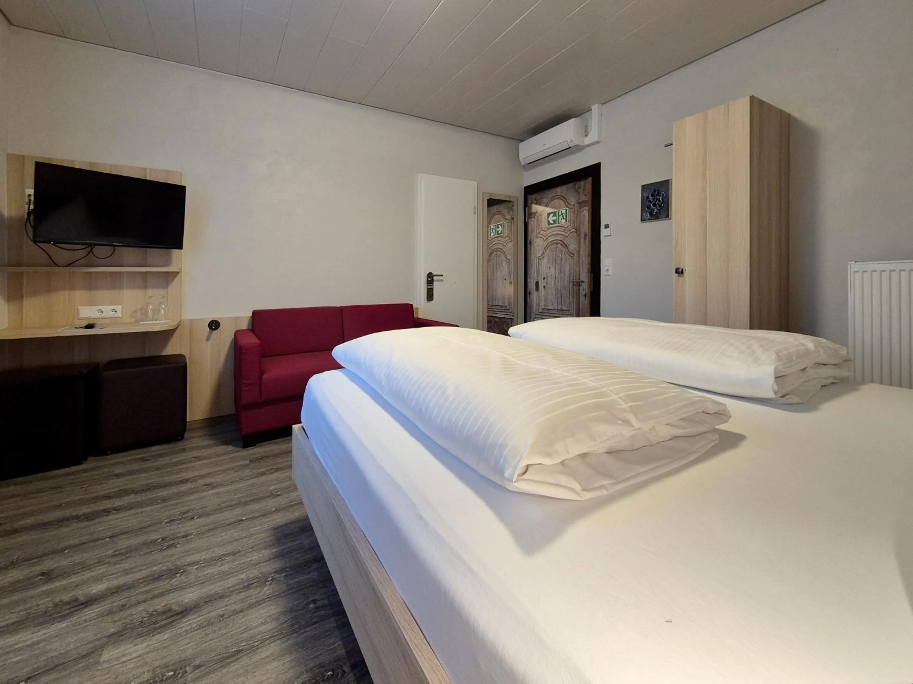 Photo of the whole room, Bed in Hotel Mäuerle