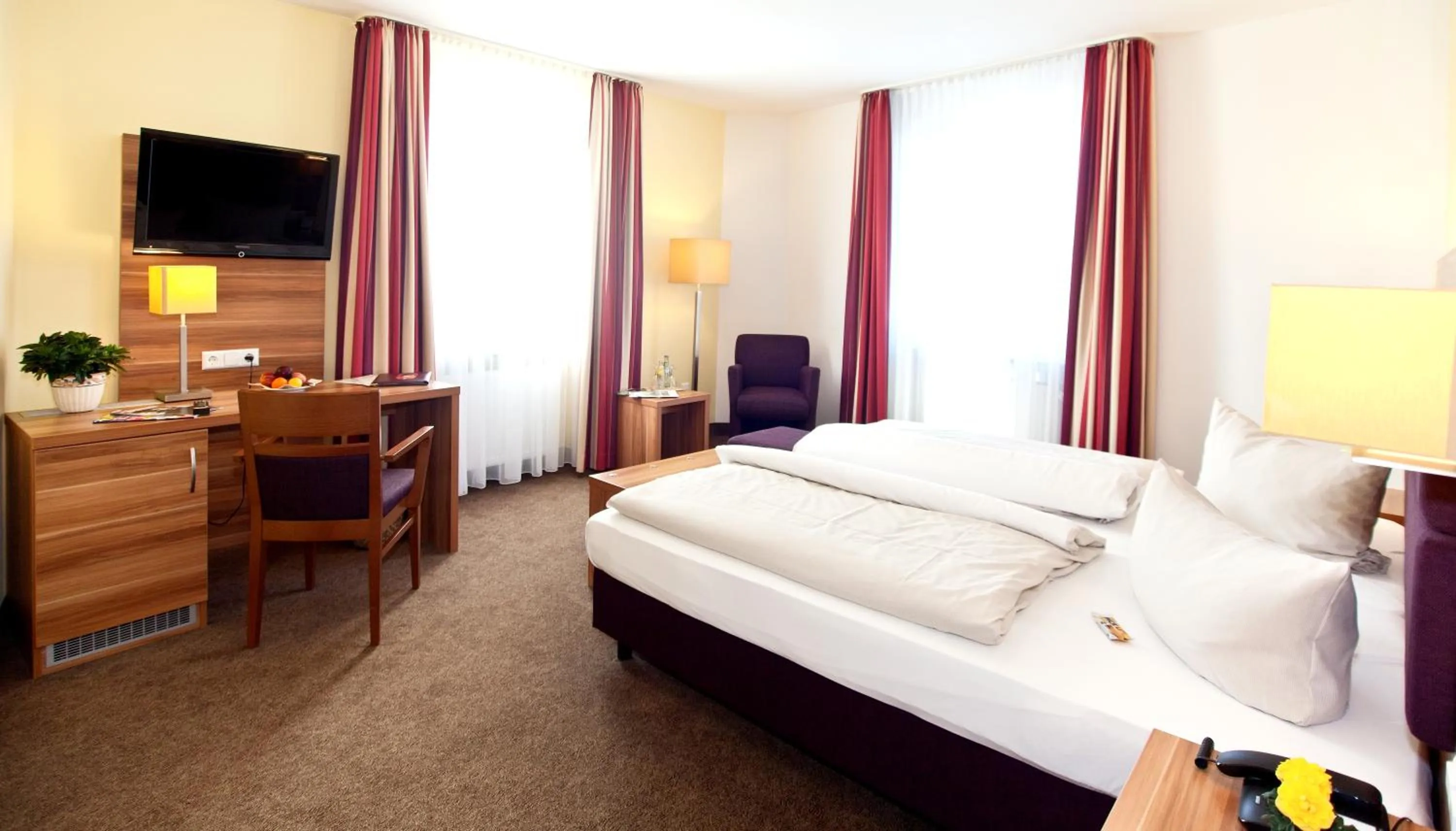 Photo of the whole room, Bed in Hotel Strauss