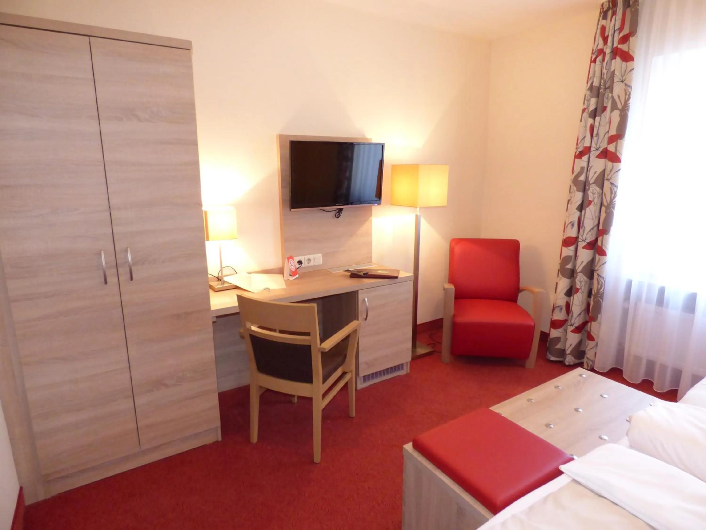 Photo of the whole room, Bed in Hotel Strauss