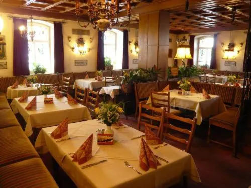 Restaurant/places to eat in Hotel Strauss