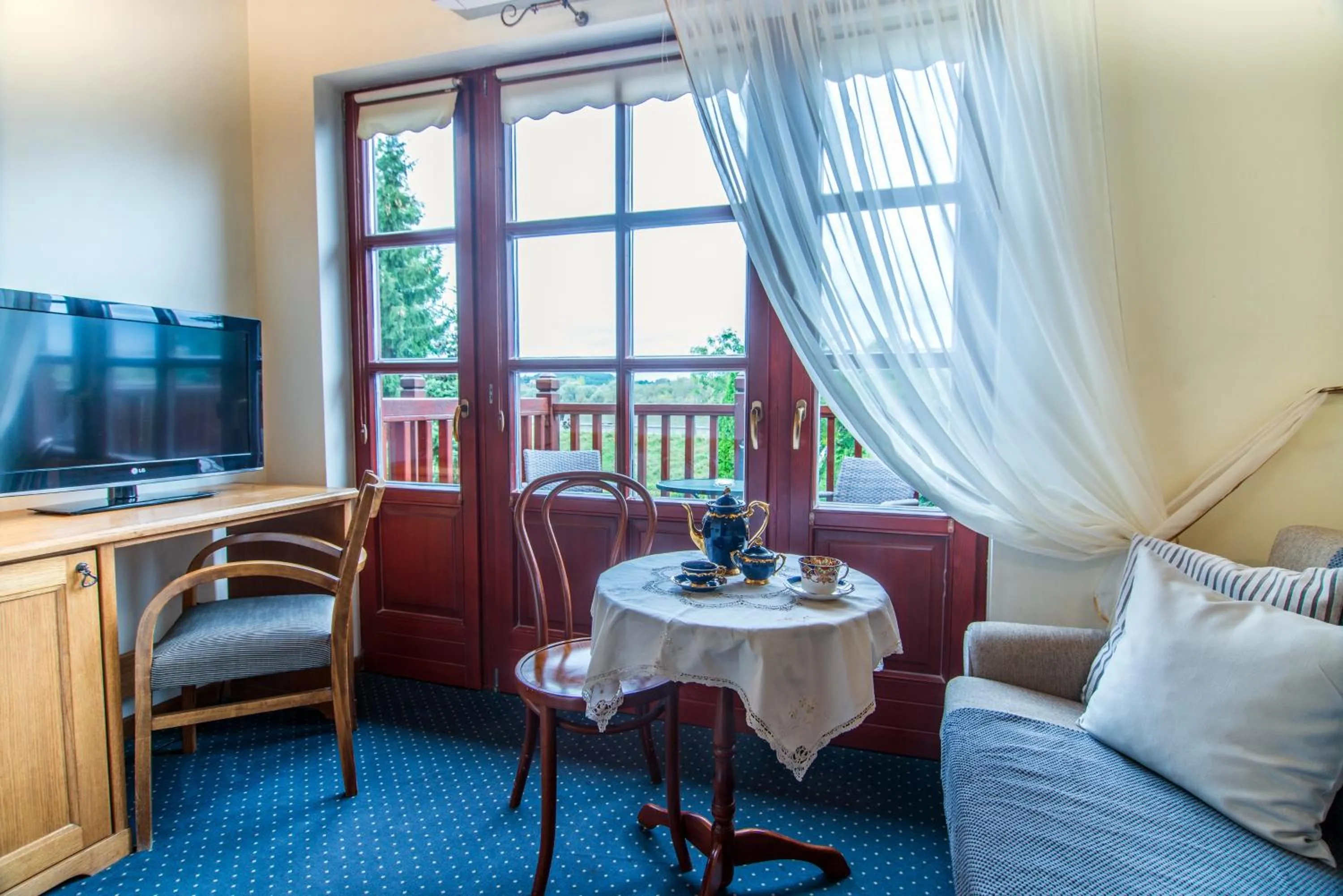 Seating area, Bed in Hotel Dwa Księżyce