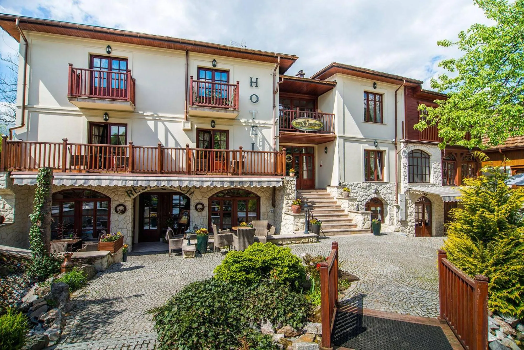 Facade/entrance in Hotel Dwa Księżyce