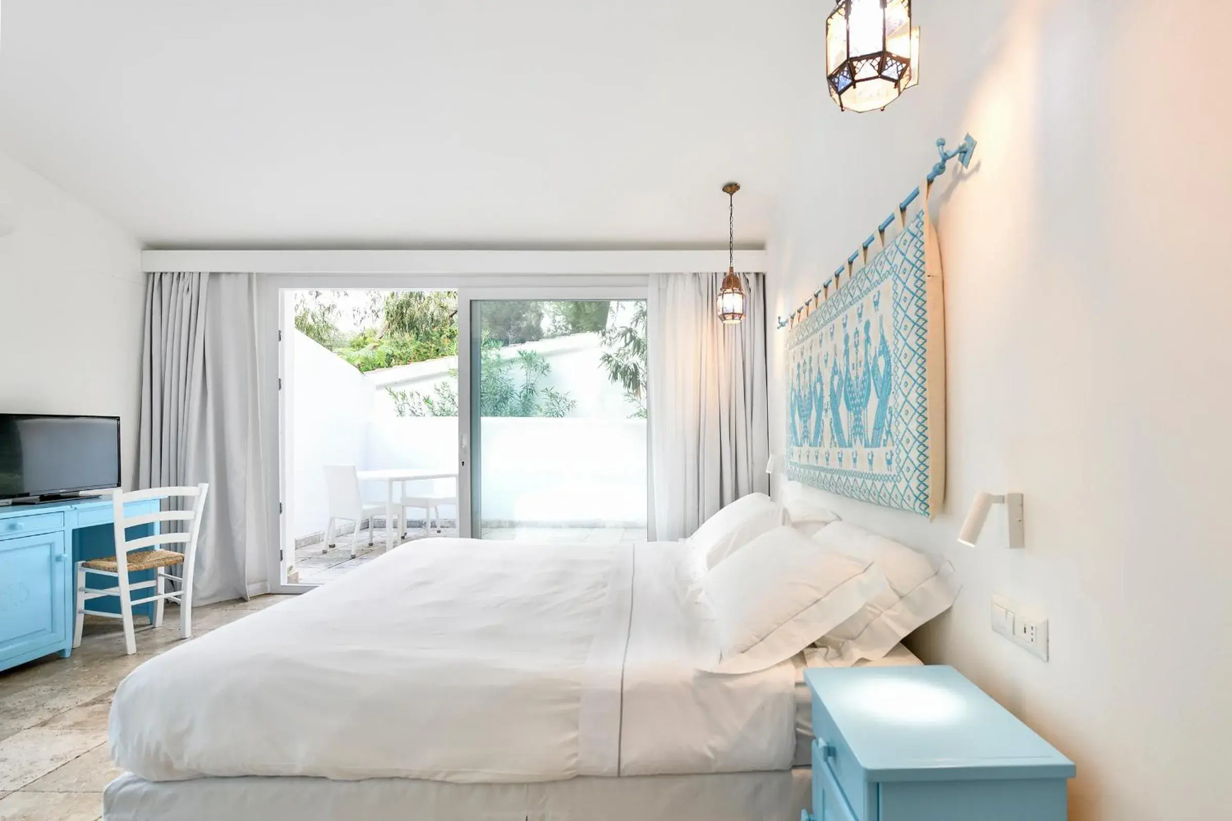 Balcony/Terrace, Bed in Arbatax Park Resort - Ville del Parco Balcony/Terrace, Bed in Arbatax Park Resort - Ville del Parco