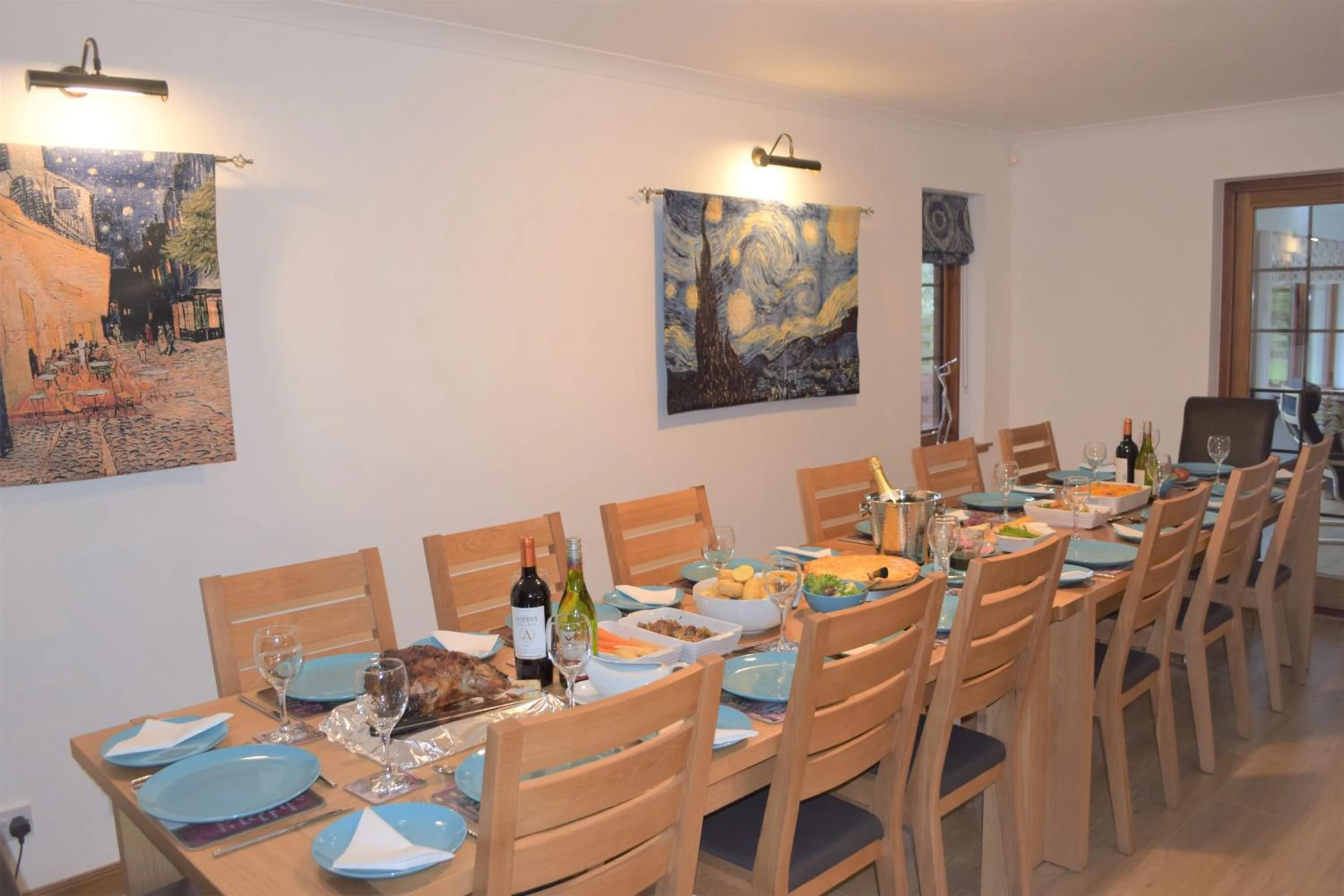 Dining area in Auburn Cottage