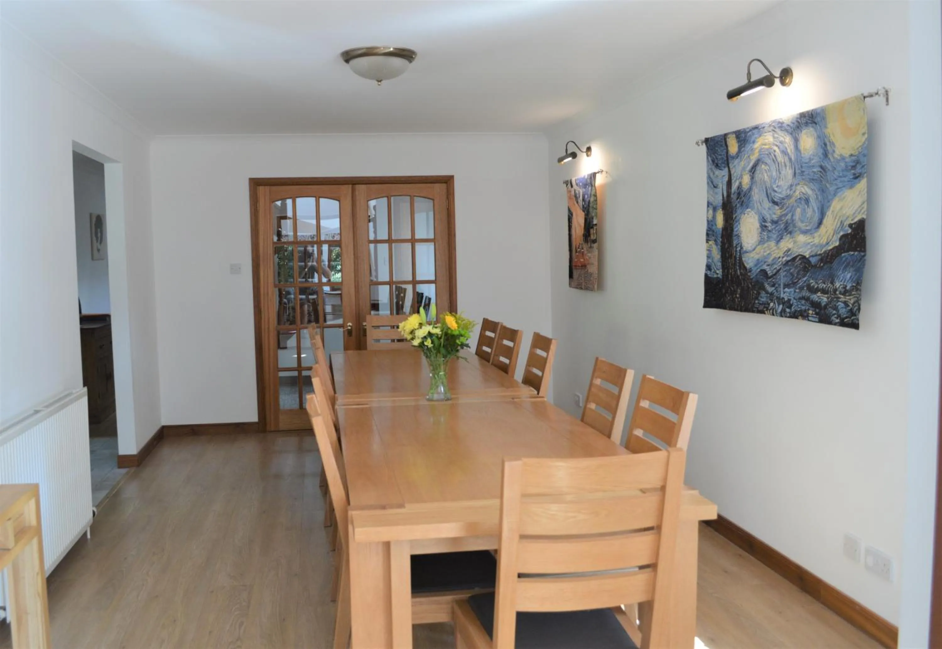 Dining area in Auburn Cottage