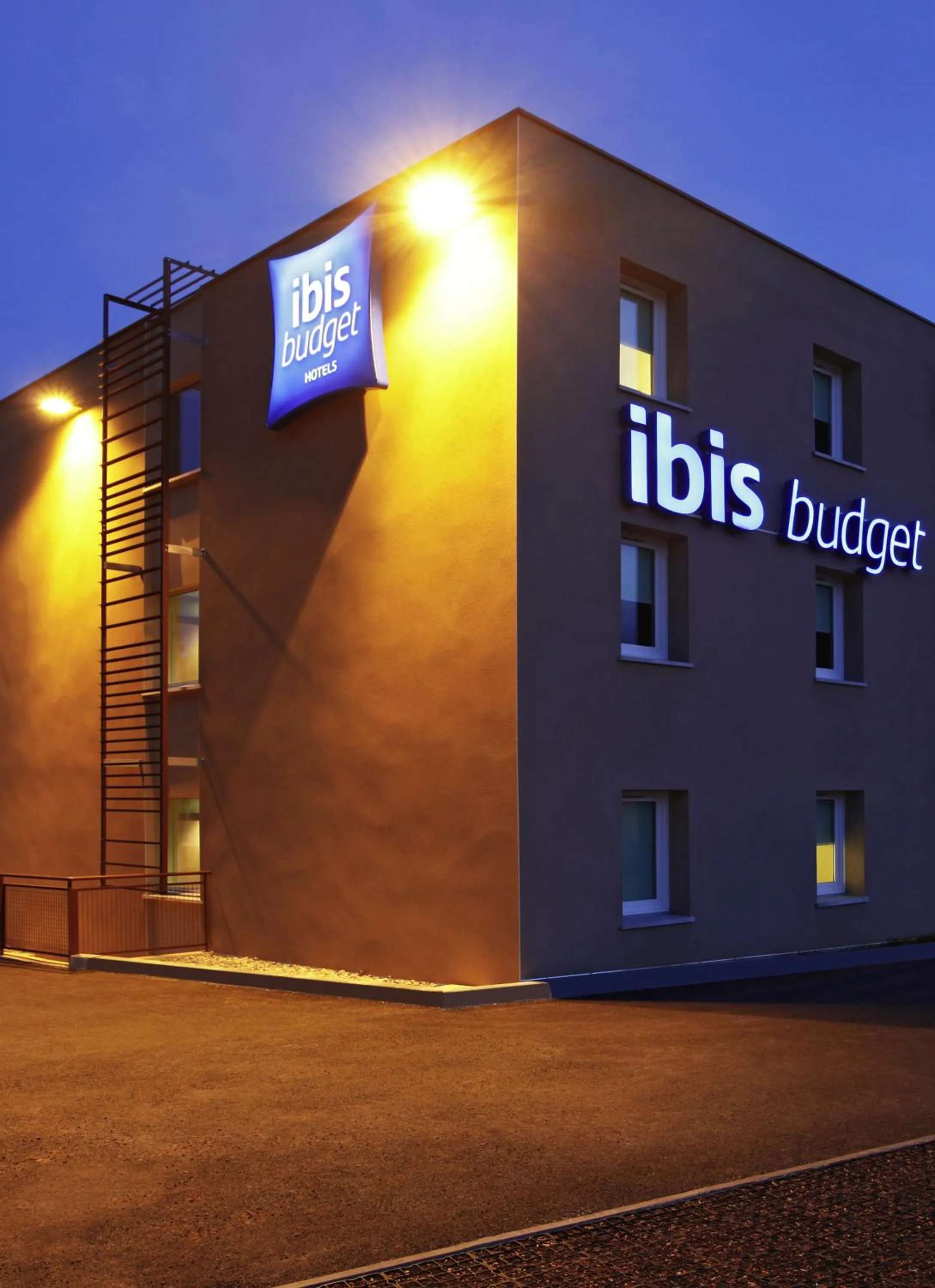 Facade/entrance in Ibis Budget Manosque Cadarache