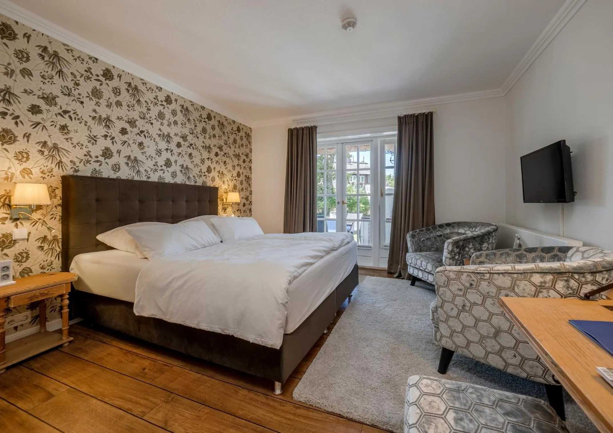 Photo of the whole room, Bed in Boutiquehotel Seiler Hof Keitum