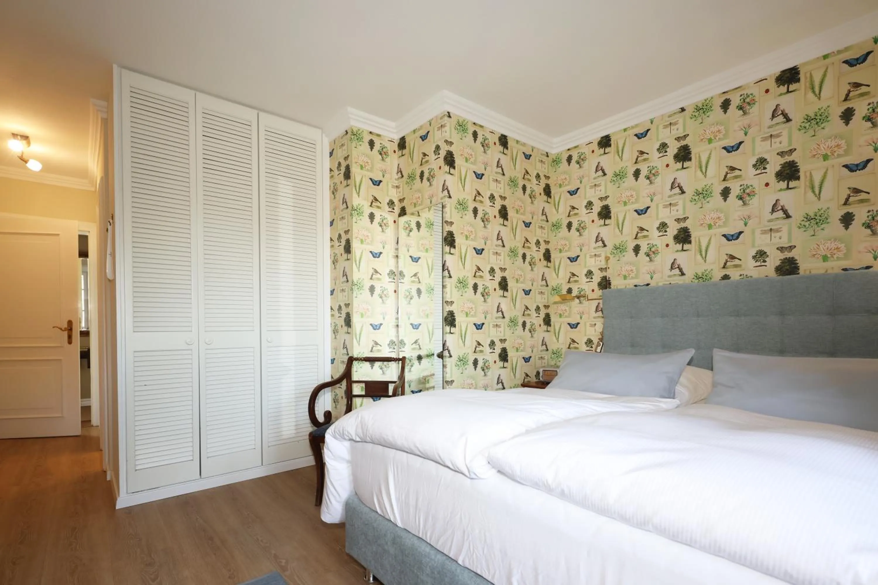 wardrobe, Bed in Boutiquehotel Seiler Hof Keitum