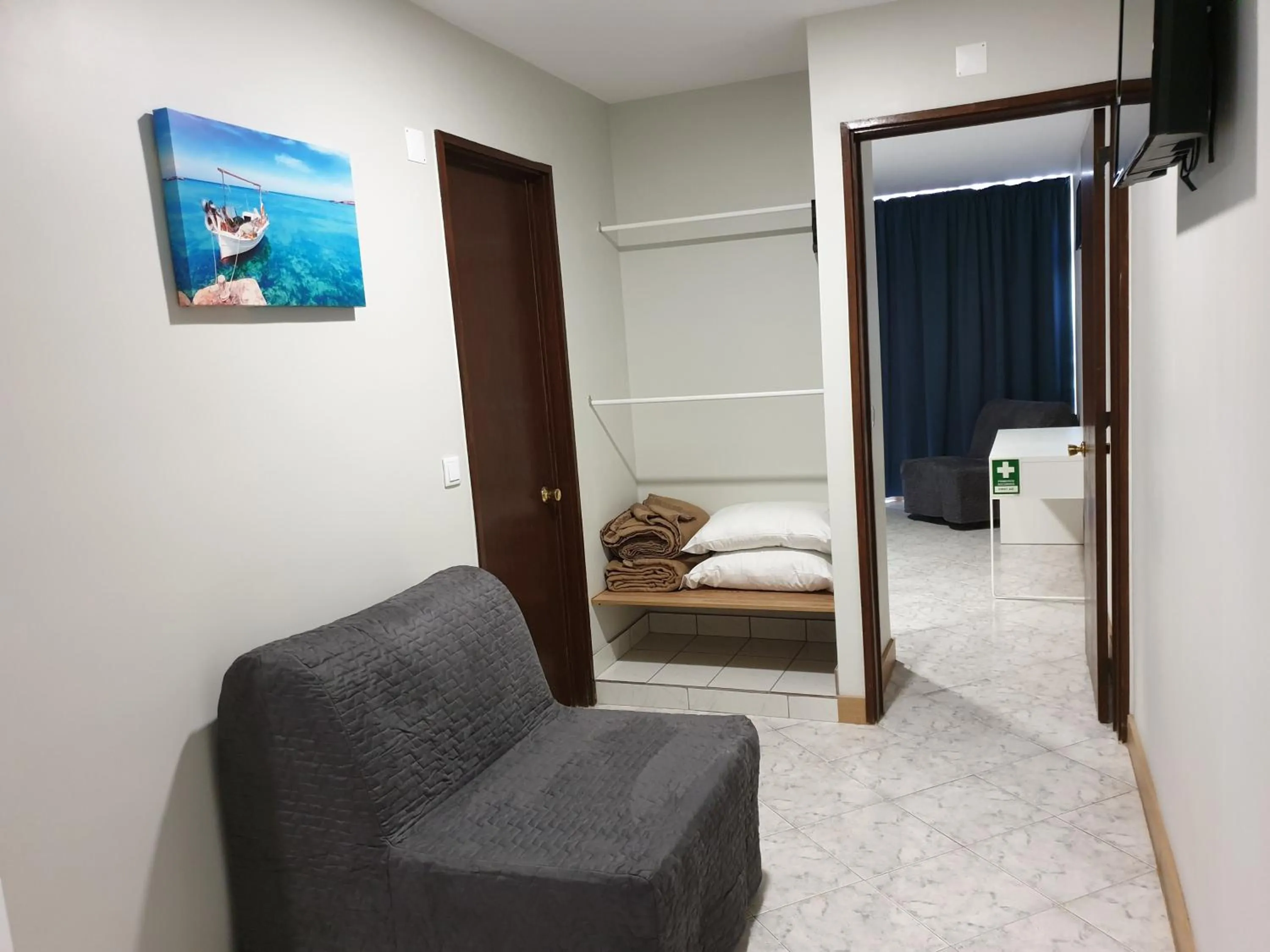 Living room, Bed in Tarik by Atlantichotels - AL